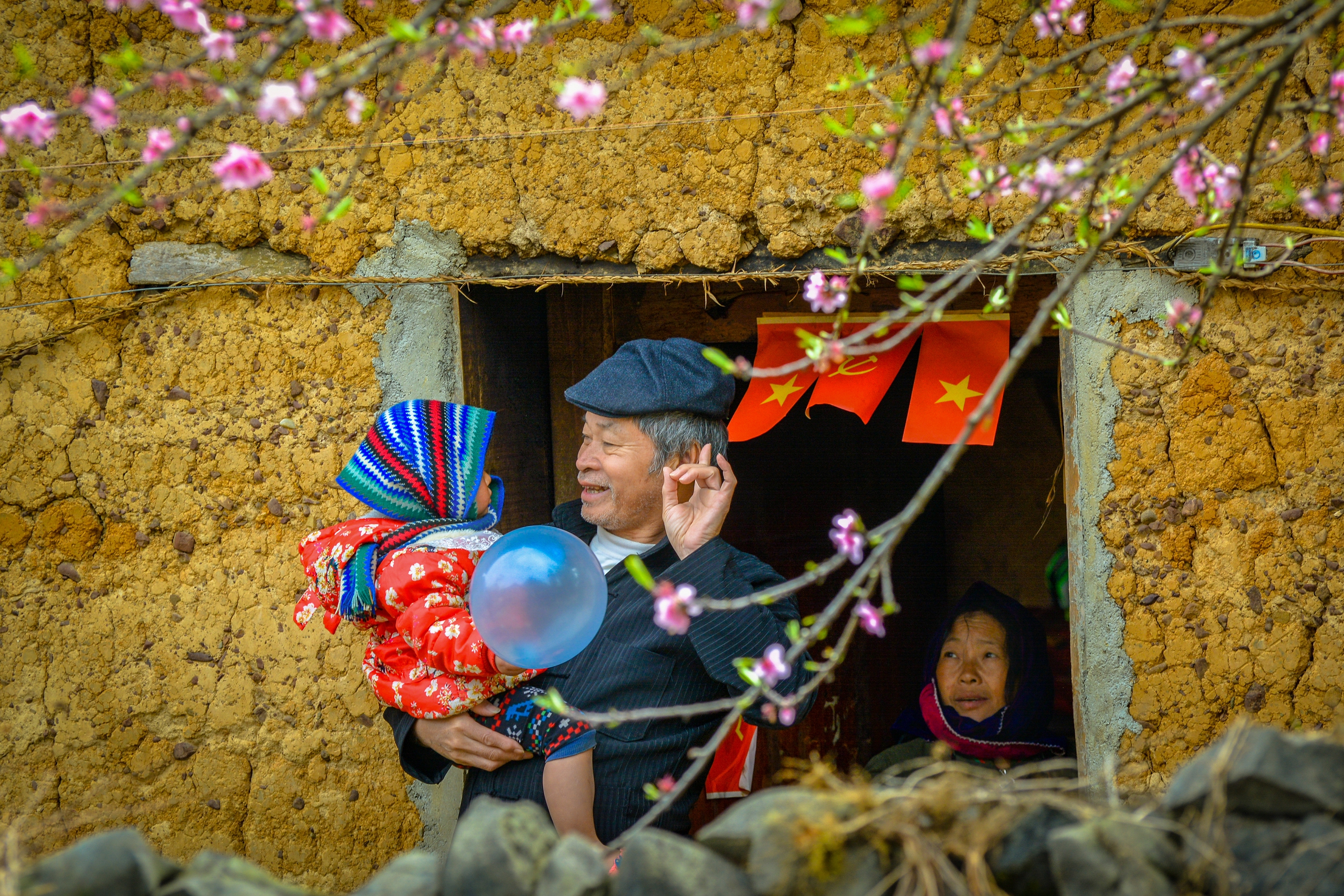 Thi ảnh, video "Tết hạnh phúc" để nhận quà có chữ ký HLV Kim Sang-sik- Ảnh 2.