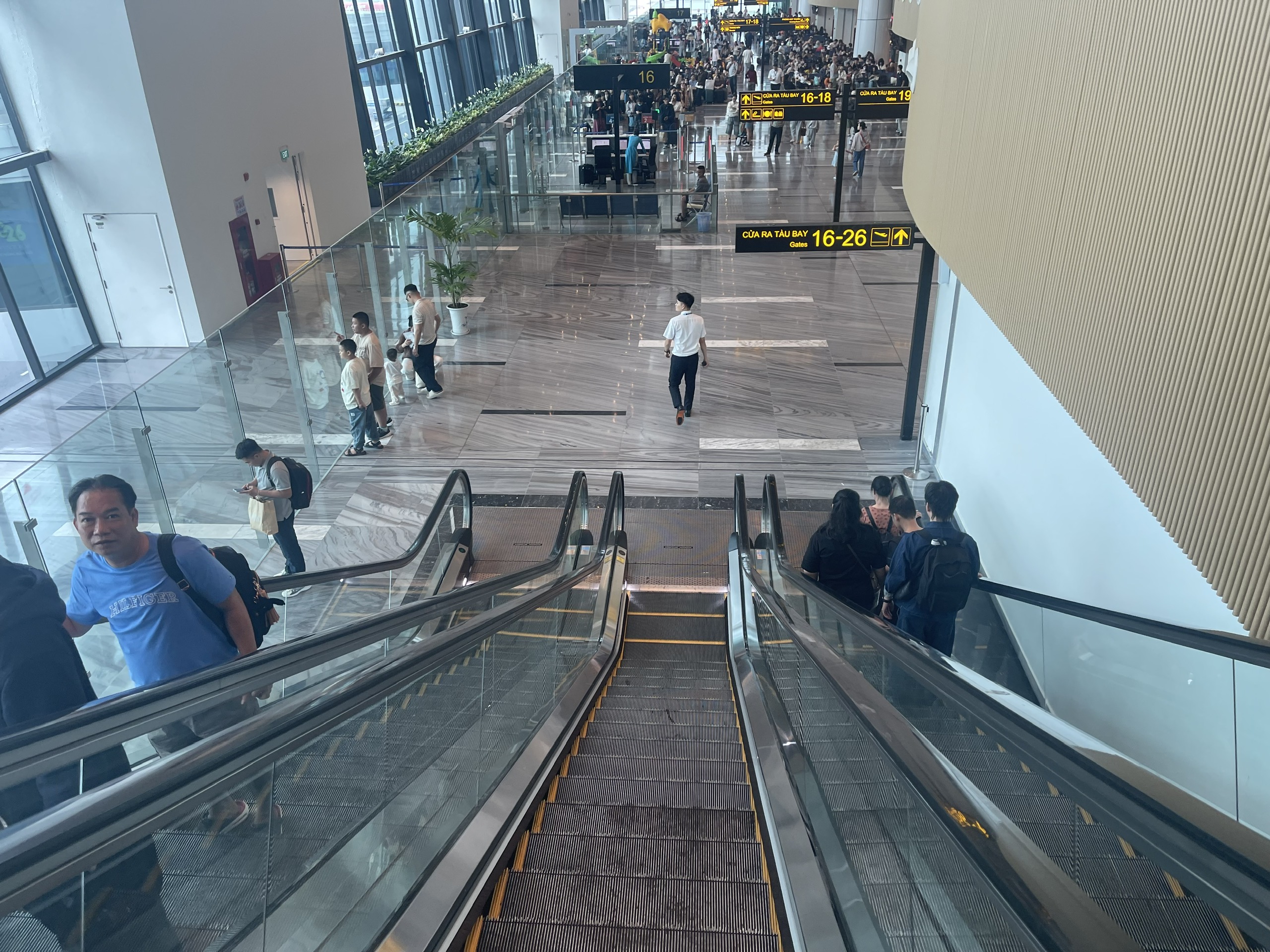 Th&ecirc;m nh&agrave; ga T3, T&acirc;n Sơn Nhất vẫn k&iacute;n người: Về qu&ecirc; ăn tết chưa bao giờ dễ- Ảnh 12.