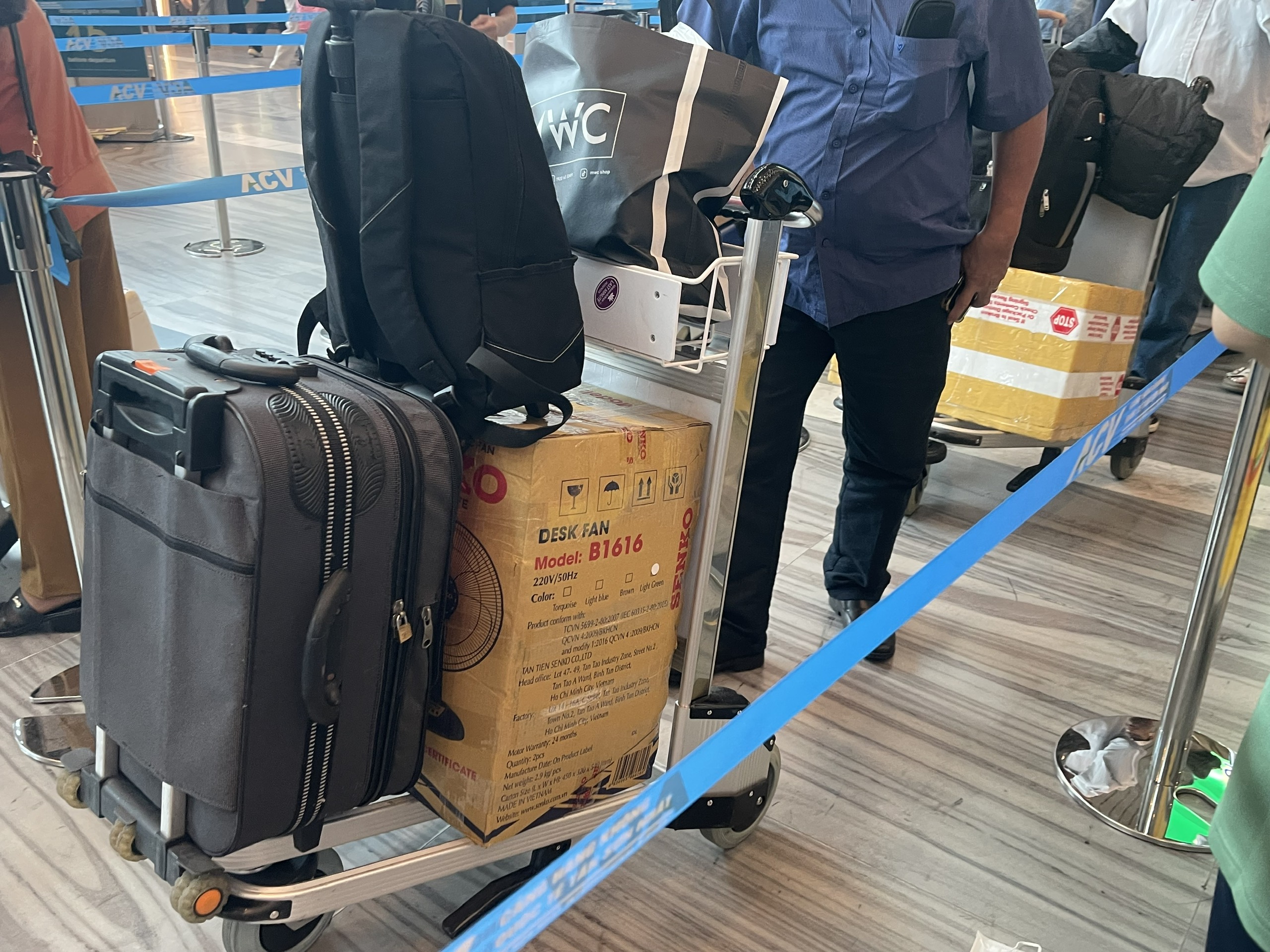 Th&ecirc;m nh&agrave; ga T3, T&acirc;n Sơn Nhất vẫn k&iacute;n người: Về qu&ecirc; ăn tết chưa bao giờ dễ- Ảnh 5.