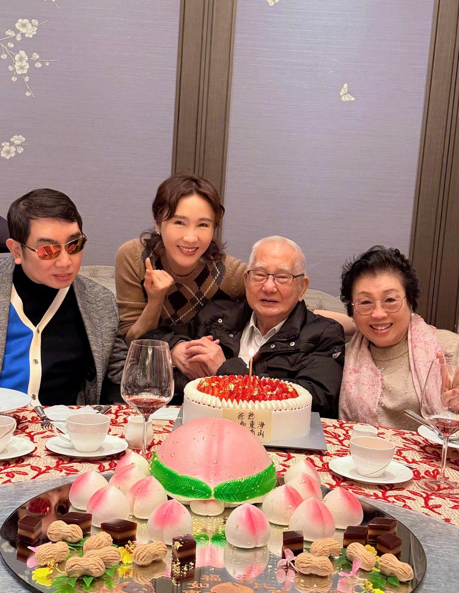 Cuộc sống hiện tại của phu nhân hào môn Lê Tư sau khi giải nghệ - Ảnh 2.