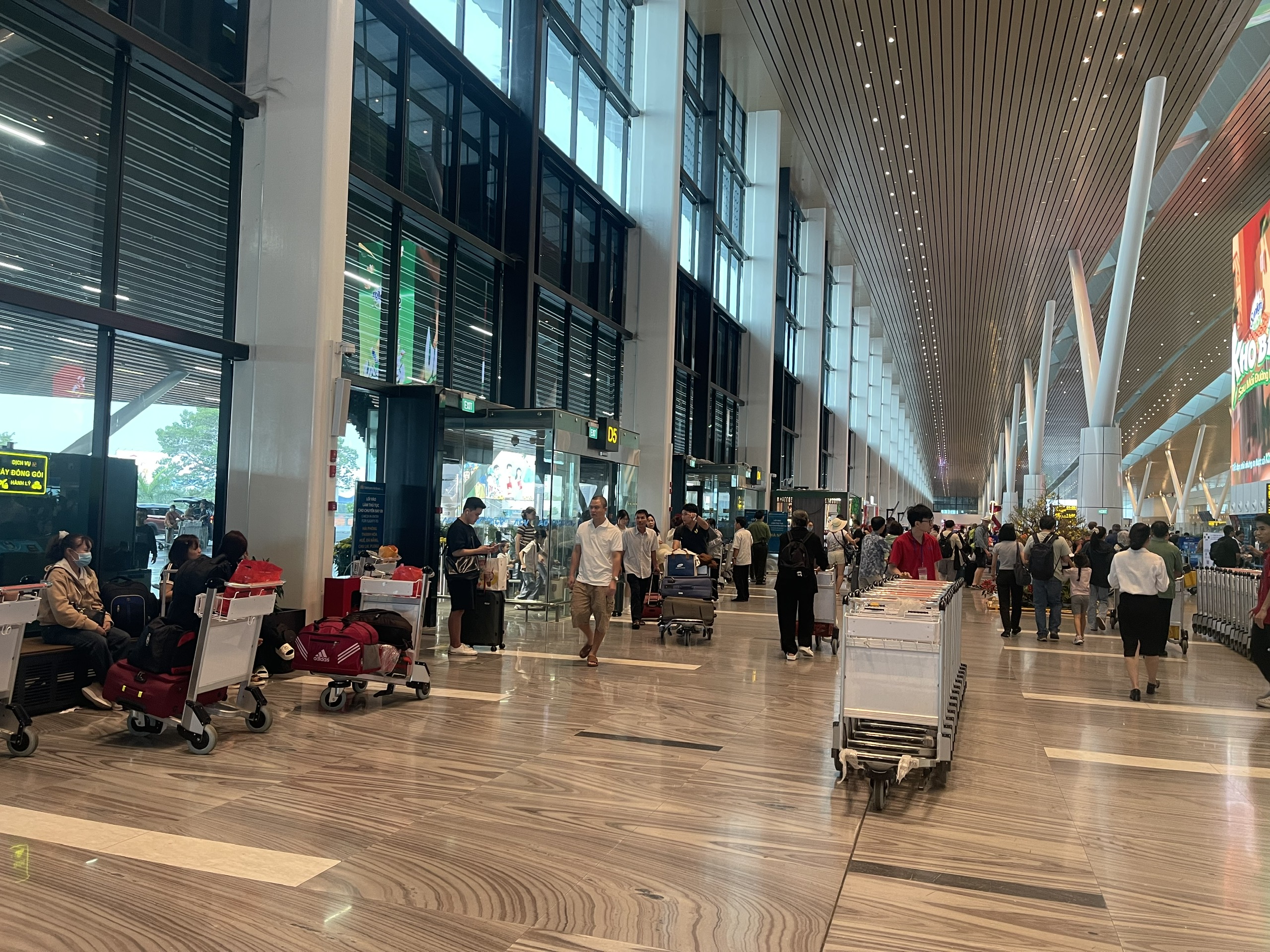 Th&ecirc;m nh&agrave; ga T3, T&acirc;n Sơn Nhất vẫn k&iacute;n người: Về qu&ecirc; ăn tết chưa bao giờ dễ- Ảnh 13.