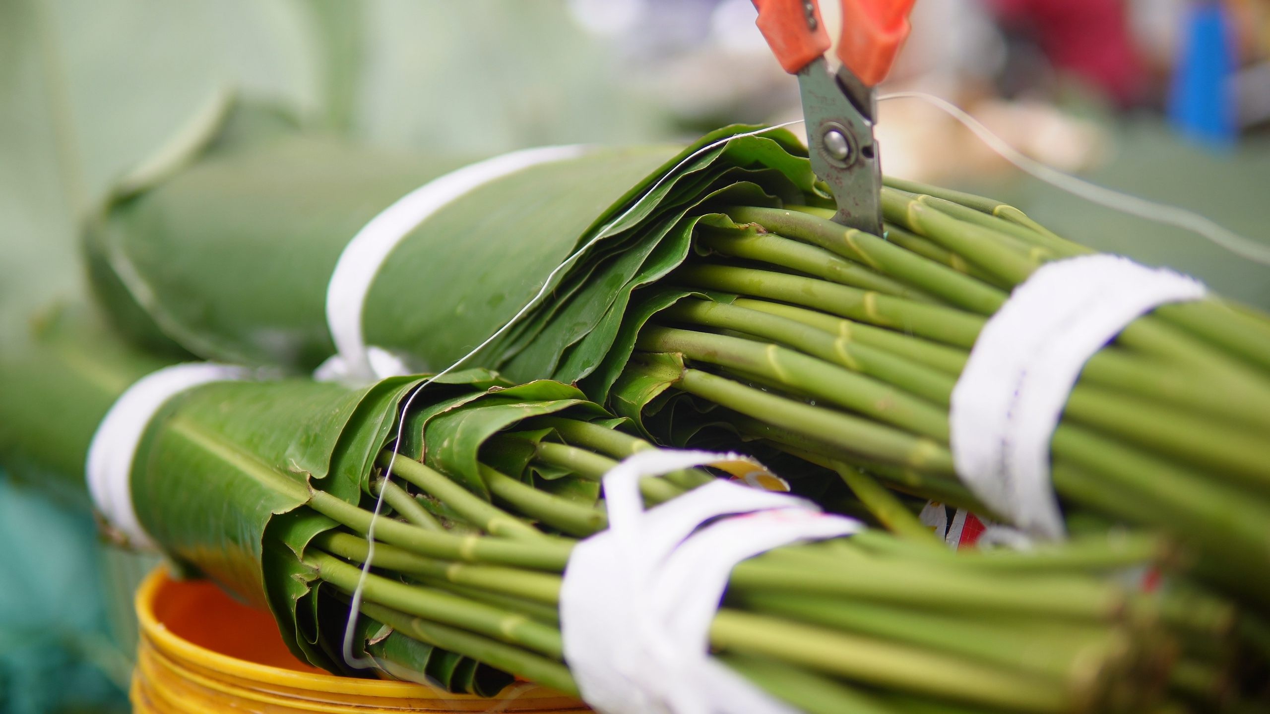 Chợ l&aacute; dong TP.HCM v&agrave;o ng&agrave;y cao điểm tết vẫn ế ẩm: &lsquo;Giờ n&agrave;y mọi năm 4-5 người b&aacute;n kh&ocirc;ng kịp&rsquo; - Ảnh 3.