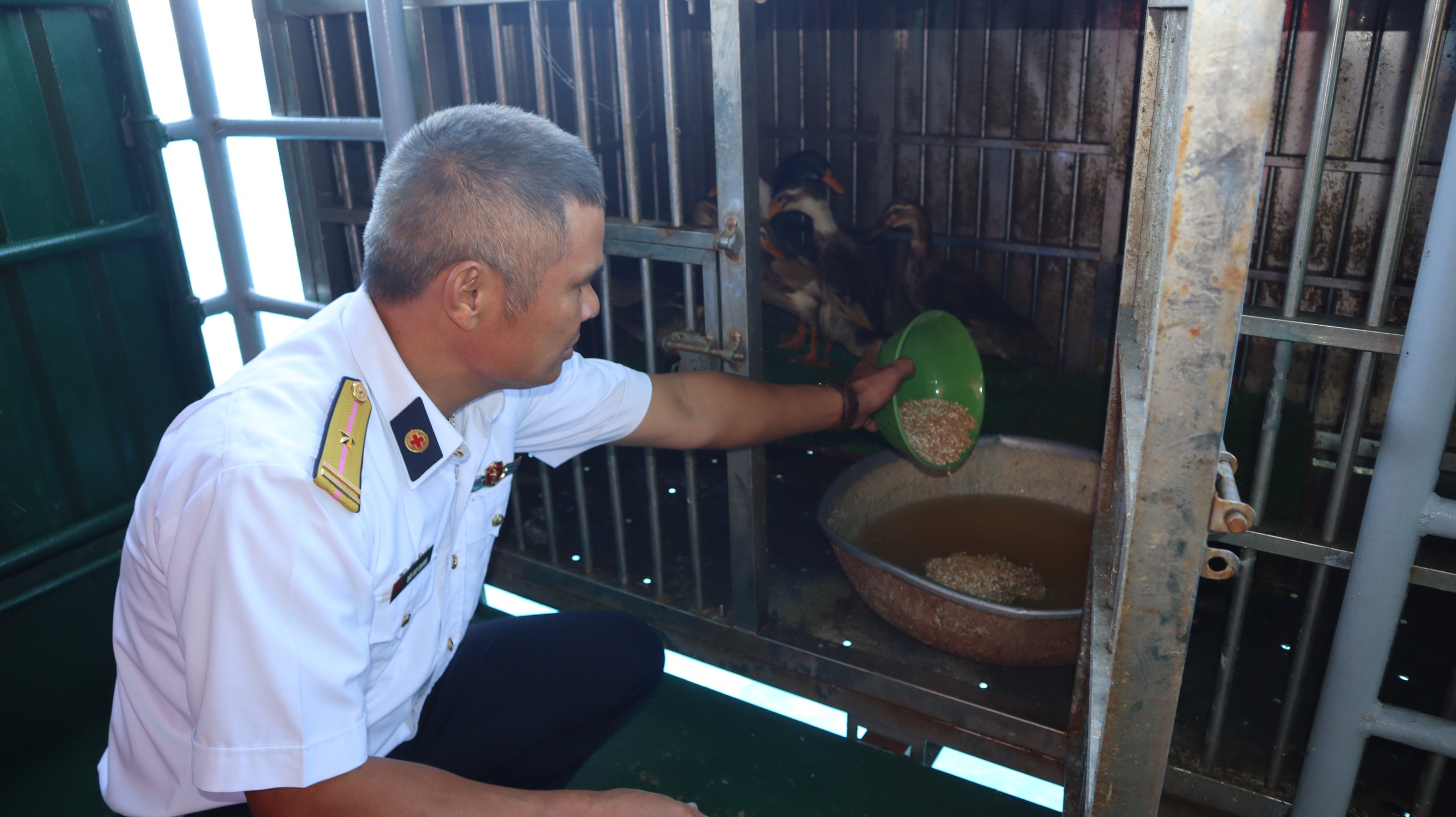 Tết của những 'cột mốc sống' trên biển, mãi vì chủ quyền Tổ quốc thiêng liêng- Ảnh 26.