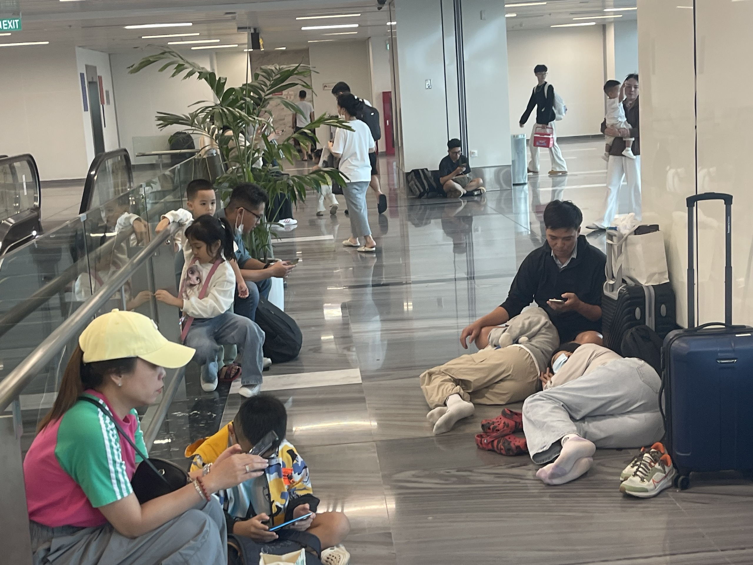 Th&ecirc;m nh&agrave; ga T3, T&acirc;n Sơn Nhất vẫn k&iacute;n người: Về qu&ecirc; ăn tết chưa bao giờ dễ- Ảnh 9.