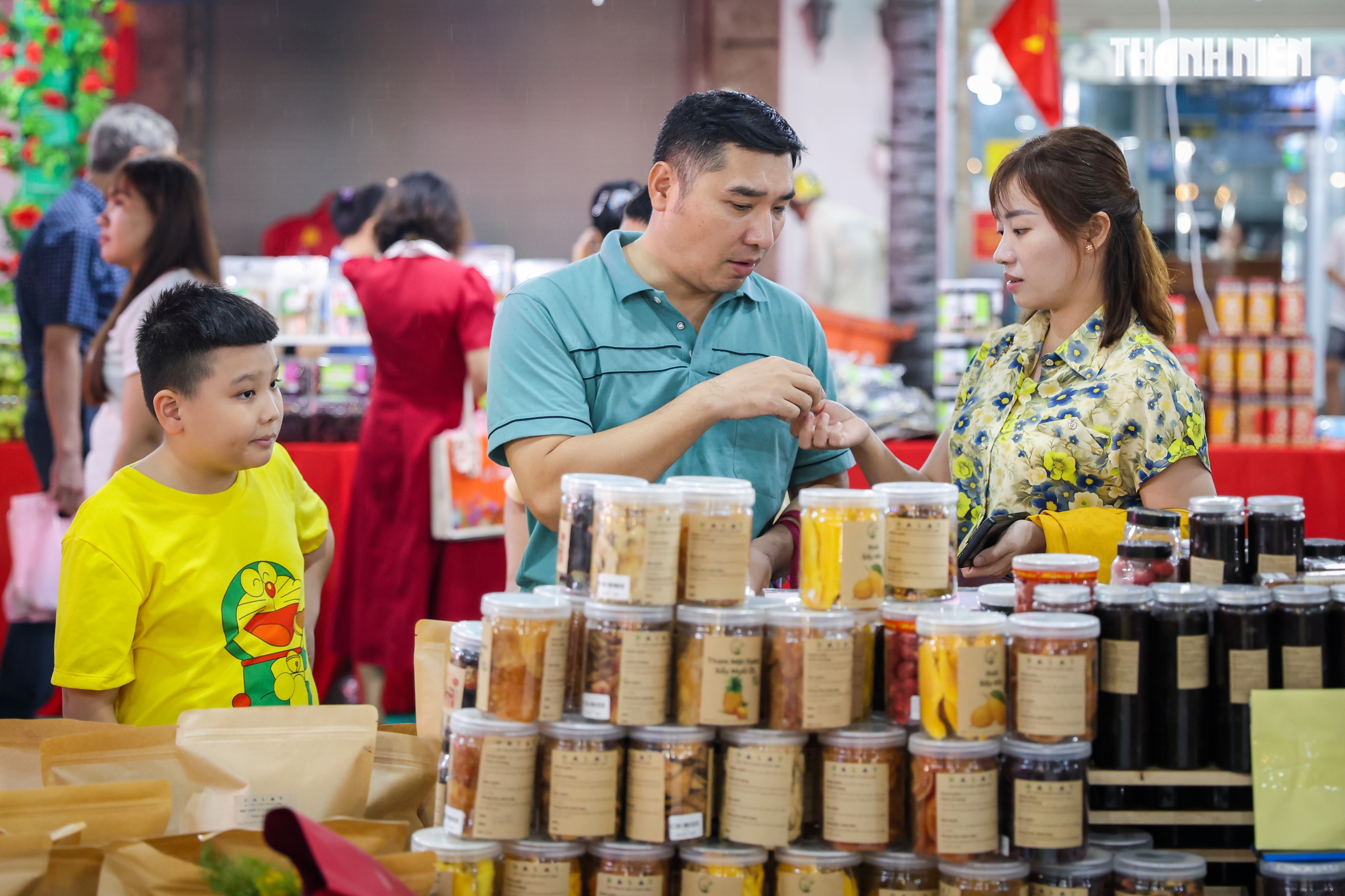 S&ocirc;i động mua sắm Tết tại &ldquo;Chợ hoa tết B&igrave;nh Đ&ocirc;ng&rdquo; với hơn 500 gian h&agrave;ng - Ảnh 10.