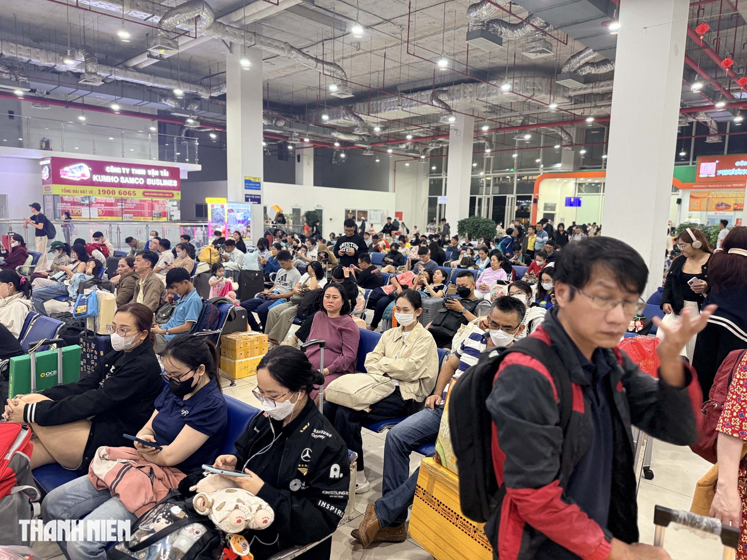 Lần đầu sau nhiều năm: Bến xe Miền Đ&ocirc;ng mới đ&ocirc;ng nghẹt kh&aacute;ch dịp cận tết- Ảnh 3.