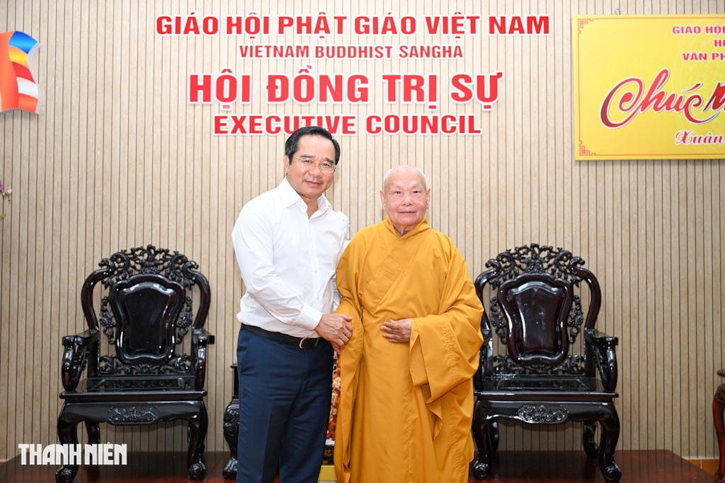 Chủ tịch UBND TP.HCM Nguyễn Văn Được thăm, ch&uacute;c tết Gi&aacute;o hội Phật gi&aacute;o Việt Nam - Ảnh 1.