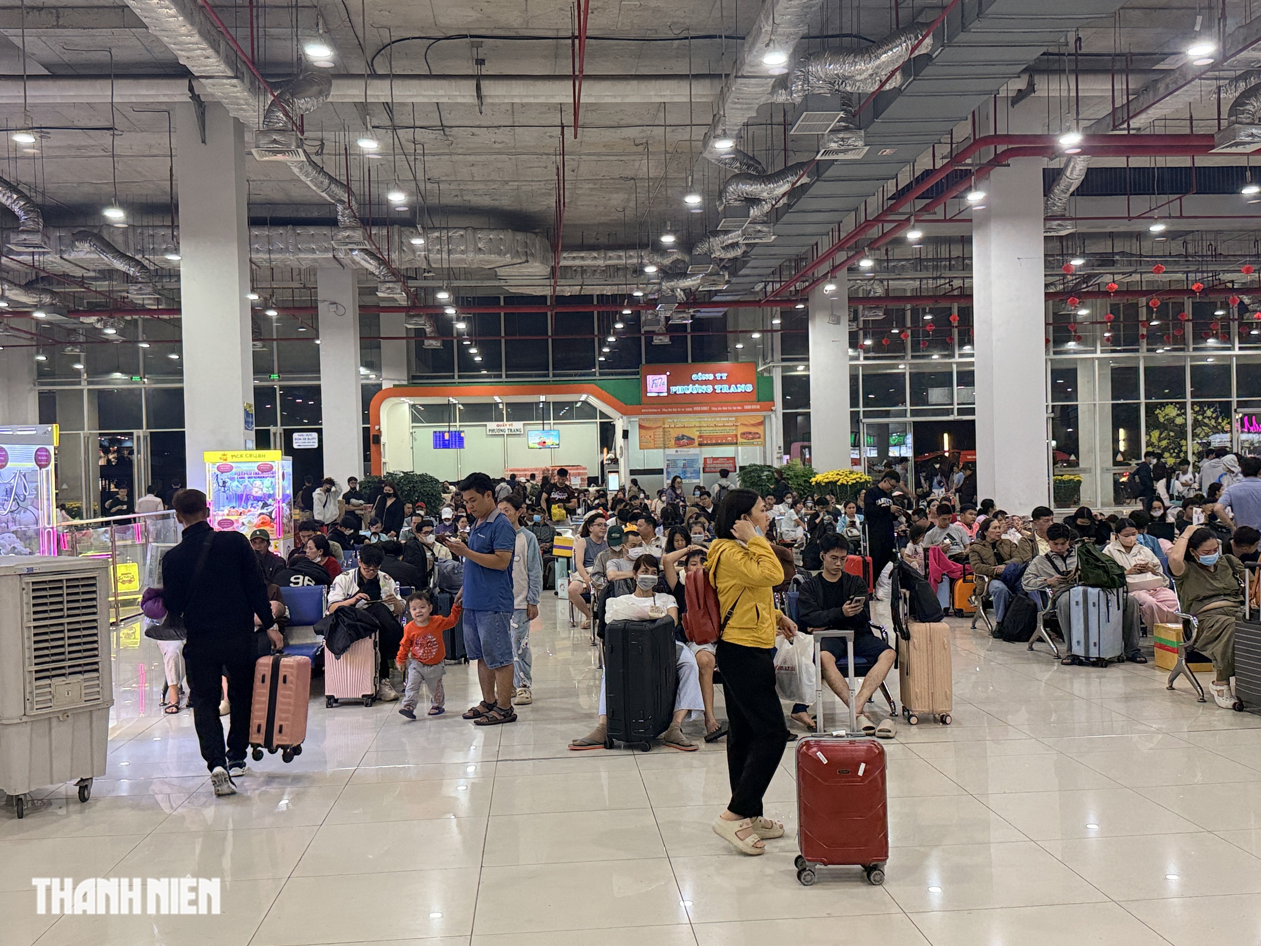 Lần đầu sau nhiều năm: Bến xe Miền Đ&ocirc;ng mới đ&ocirc;ng nghẹt kh&aacute;ch dịp cận tết- Ảnh 4.