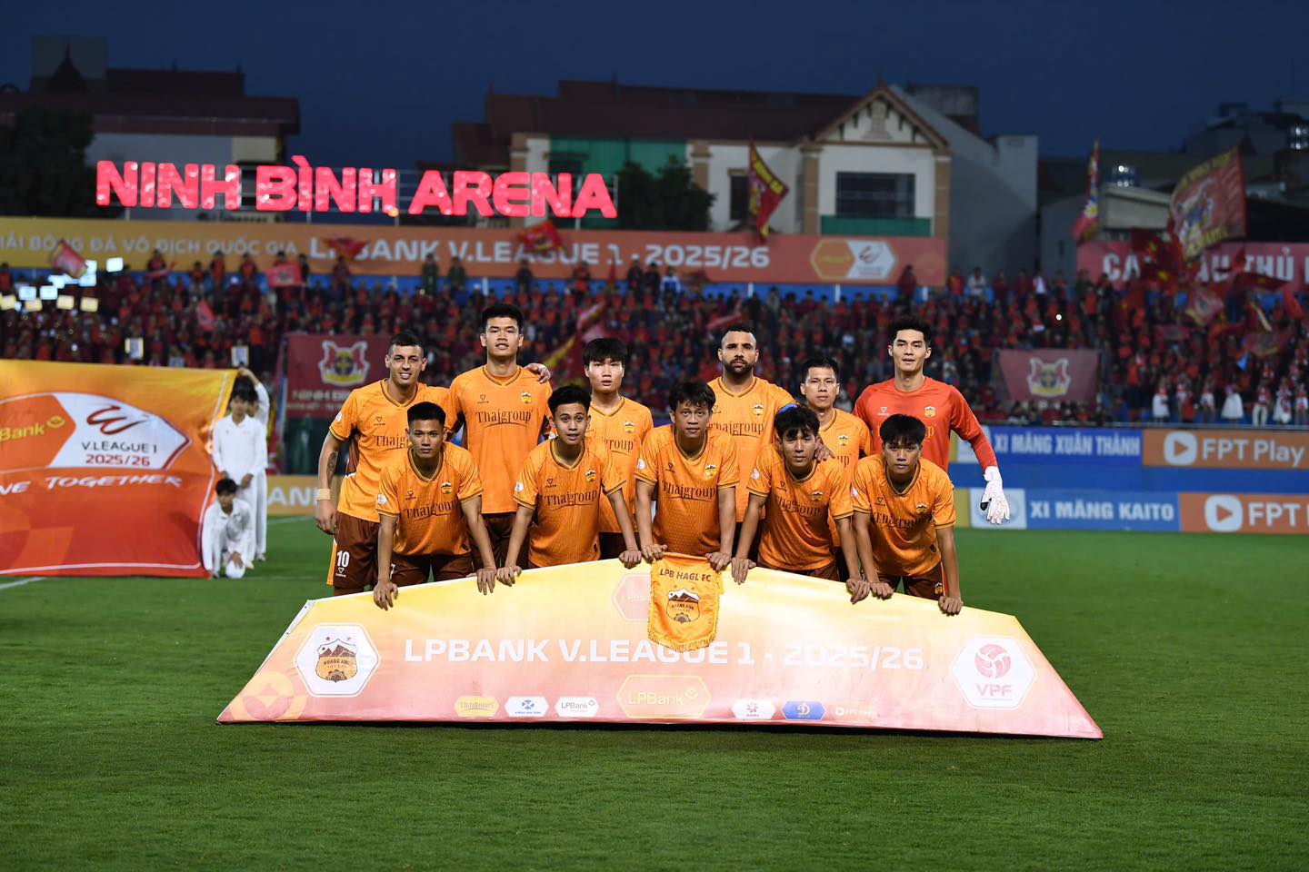 HAGL chưa thể vội mừng vì vẫn còn nguy cơ rớt hạng, tại sao?
- Ảnh 2.