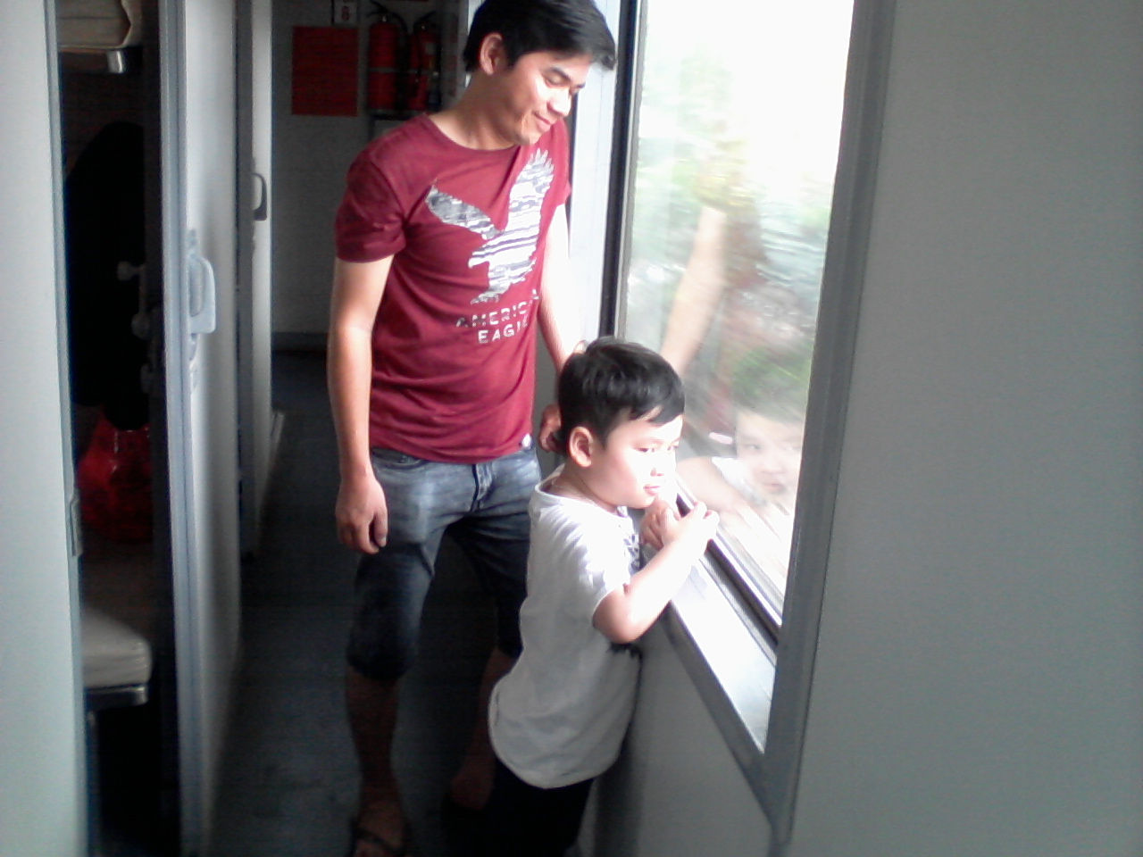 Tr&ecirc;n những chuyến t&agrave;u chở m&ugrave;a xu&acirc;n dịp cuối năm - Ảnh 3.