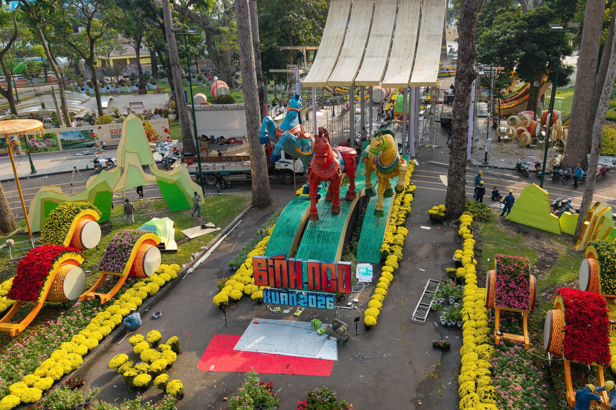 Lần đầu hội hoa xu&acirc;n TP.HCM c&oacute; diễu h&agrave;nh, tr&igrave;nh diễn ngựa quốc tế ở Tao Đ&agrave;n - Ảnh 2.