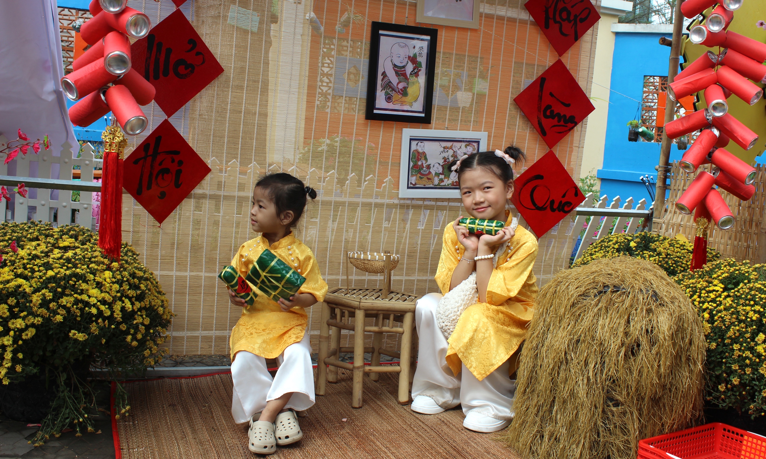 Ngày cuối năm đến trường, học sinh 'làm' cảnh sát giao thông, giáo viên - Ảnh 13.