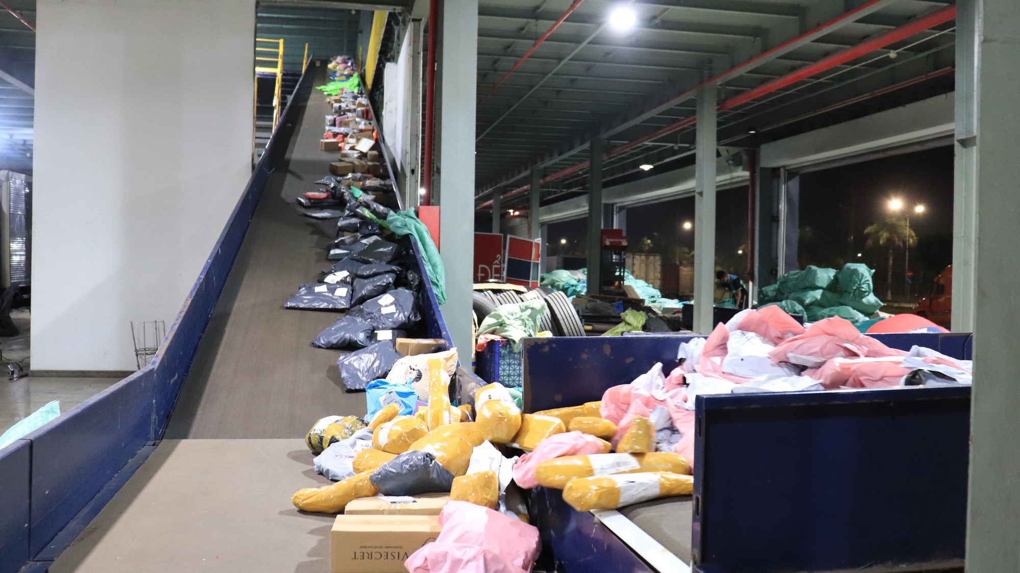 Ng&agrave;nh bận rộn nhất dịp cao điểm tết- Ảnh 4.