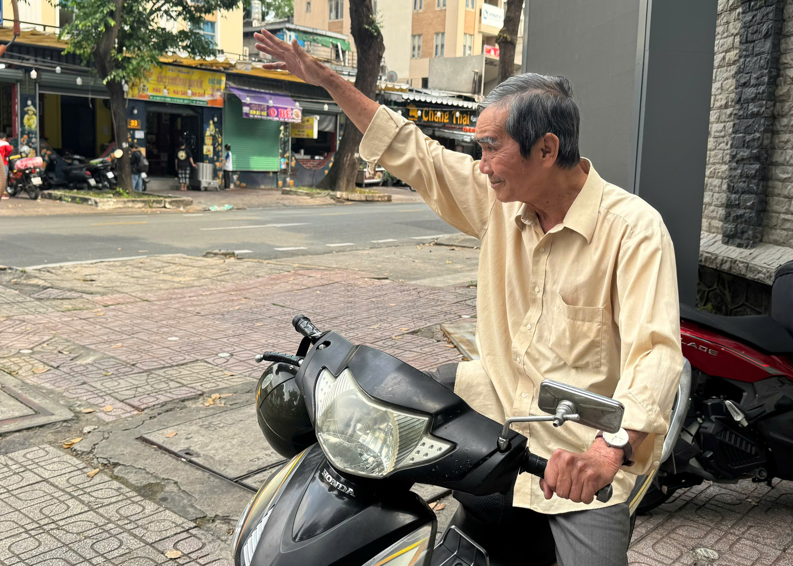 Xe ôm và 'bão' xe công nghệ ở TP.HCM: 'Già rồi, mắt kém, tay chậm'- Ảnh 3. Xe ôm và 'bão' xe công nghệ ở TP.HCM: 'Già rồi, mắt kém, tay chậm'- Ảnh 3.