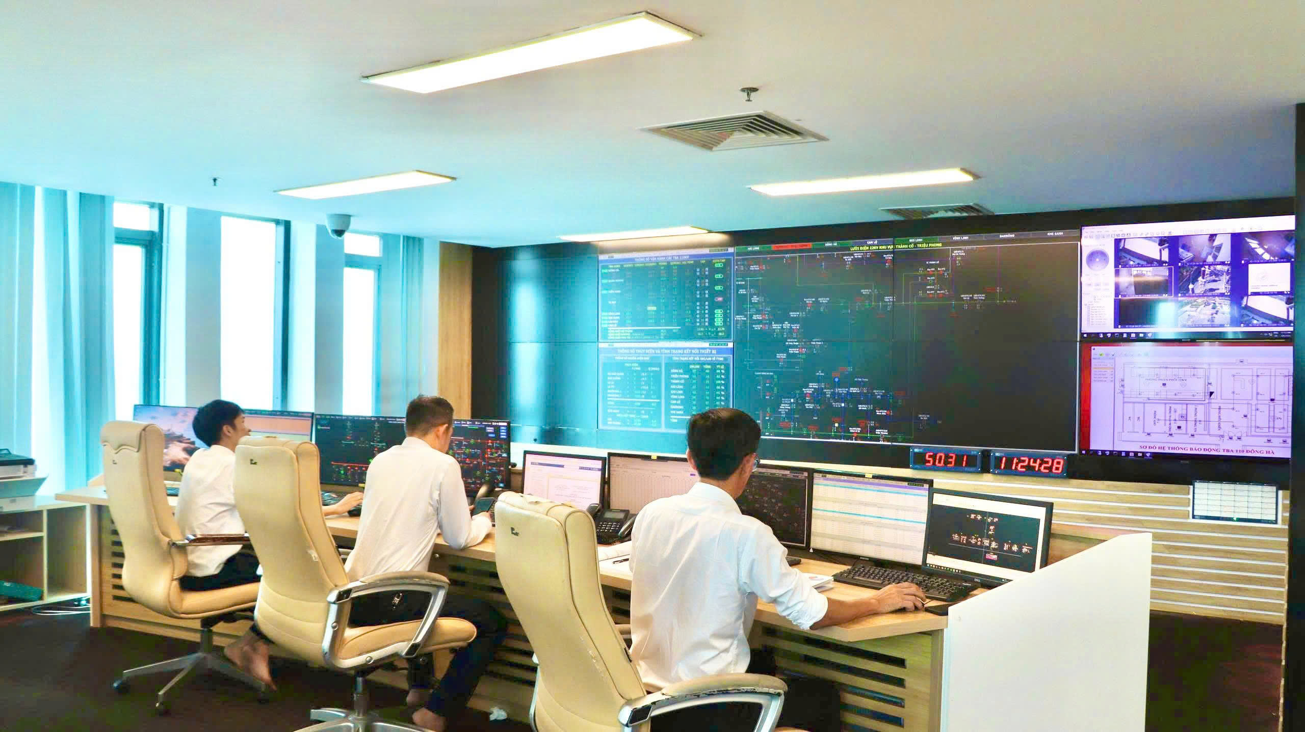 Điện lực Quảng Trị sẵn sàng phương án cung cấp điện dịp cao điểm Tết Nguyên đán- Ảnh 1.