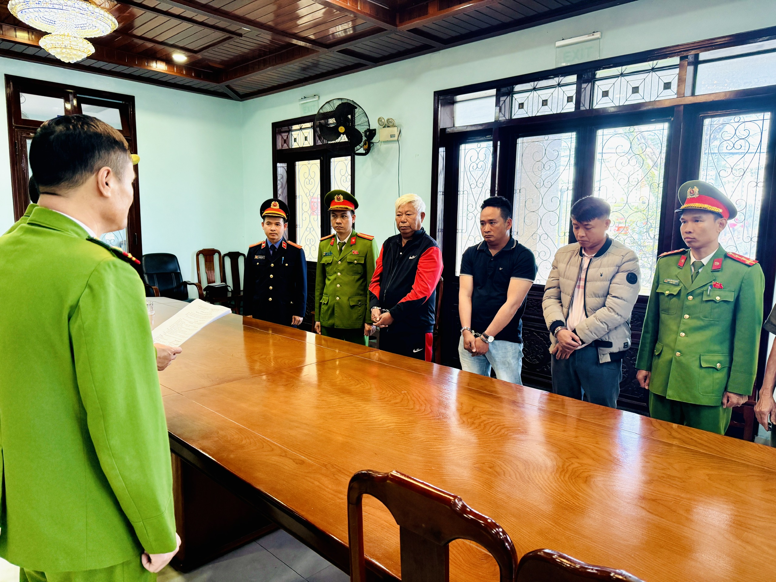 Huế khởi tố Giám đốc vì khai thác cao lanh lậu gây thiệt hại tiền tỉ - Ảnh 1.