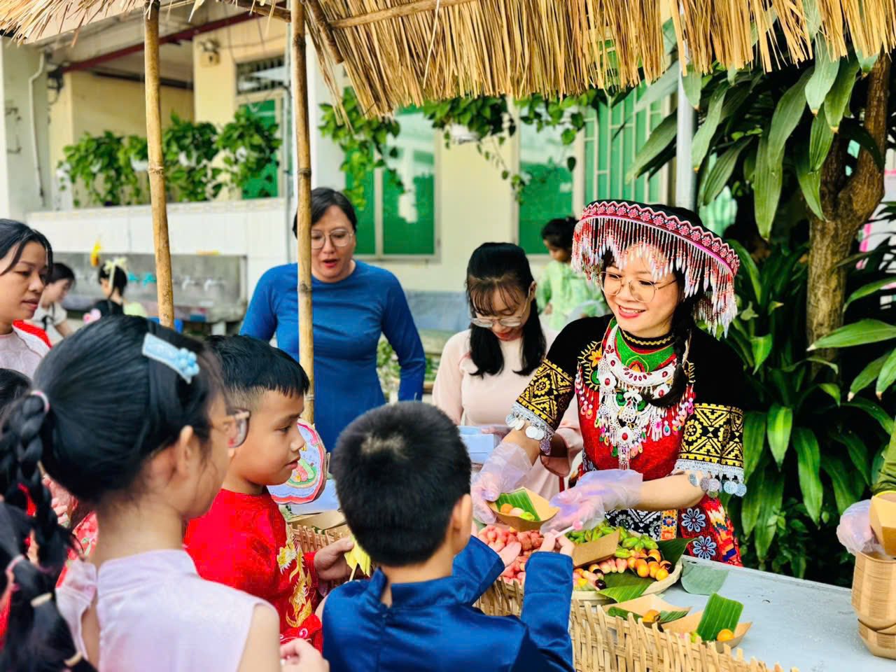 Những 'nhiệm vụ ngày tết' dễ thương cô giáo giao học sinh - Ảnh 4.