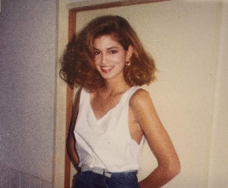 Siêu mẫu Cindy Crawford từng bị coi thường vì bỏ đại học theo nghề người mẫu - Ảnh 1.