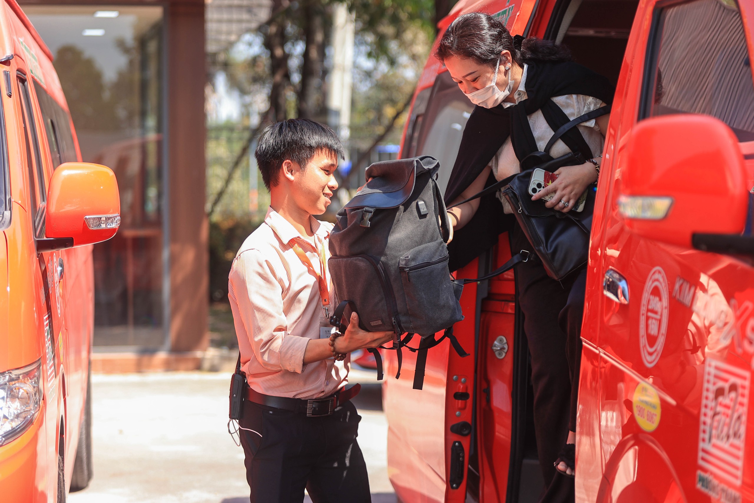 Xe Phương Trang trung chuyển miễn phí tại bệnh viện TP . HCM giúp bệnh nhân giảm nhọc nhằn - Ảnh 1.