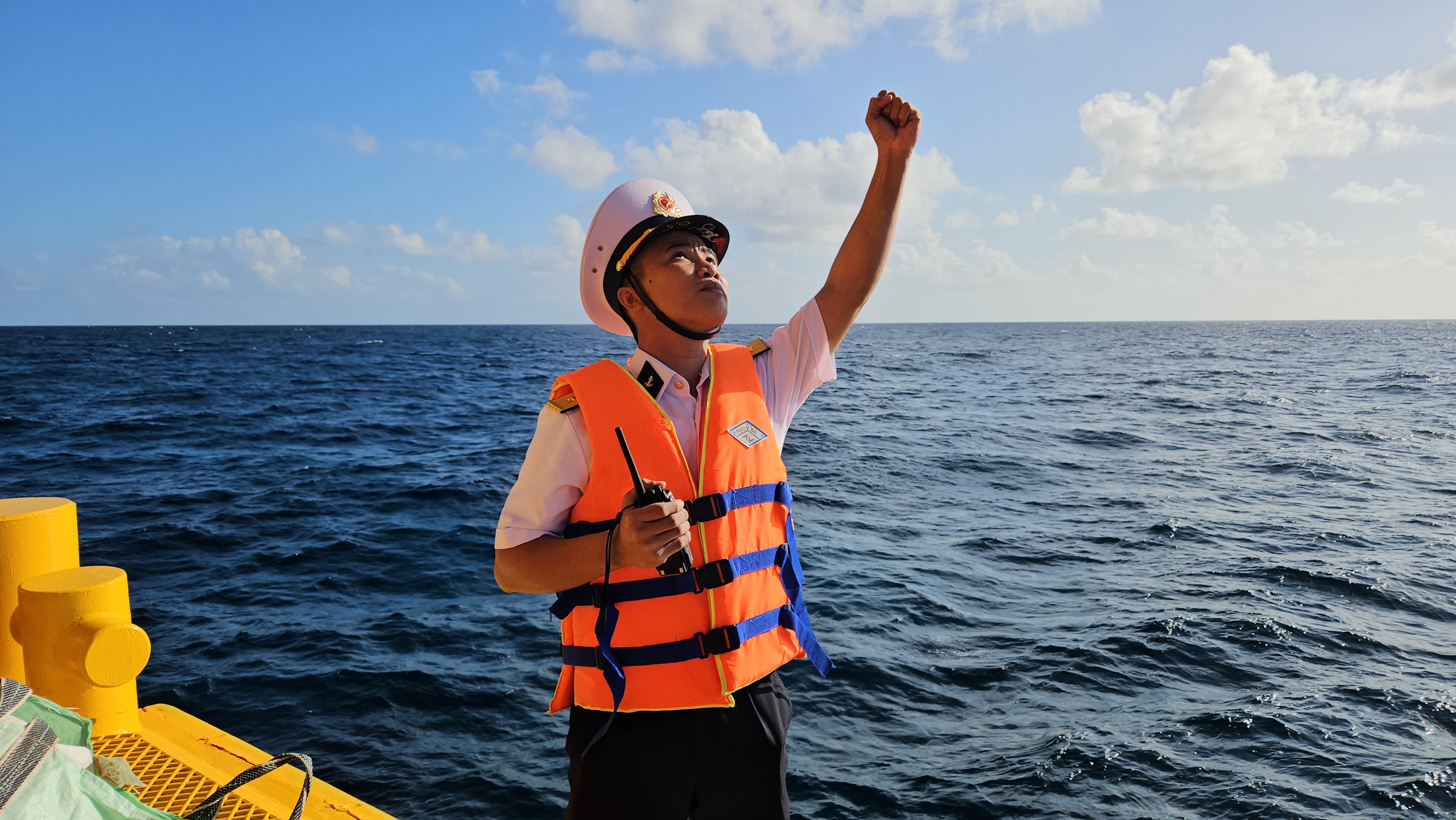 Trải nghiệm đu dây lên nhà giàn DK1 giữa biển khơi đầy phấn khích năm 2026 - Ảnh 4.