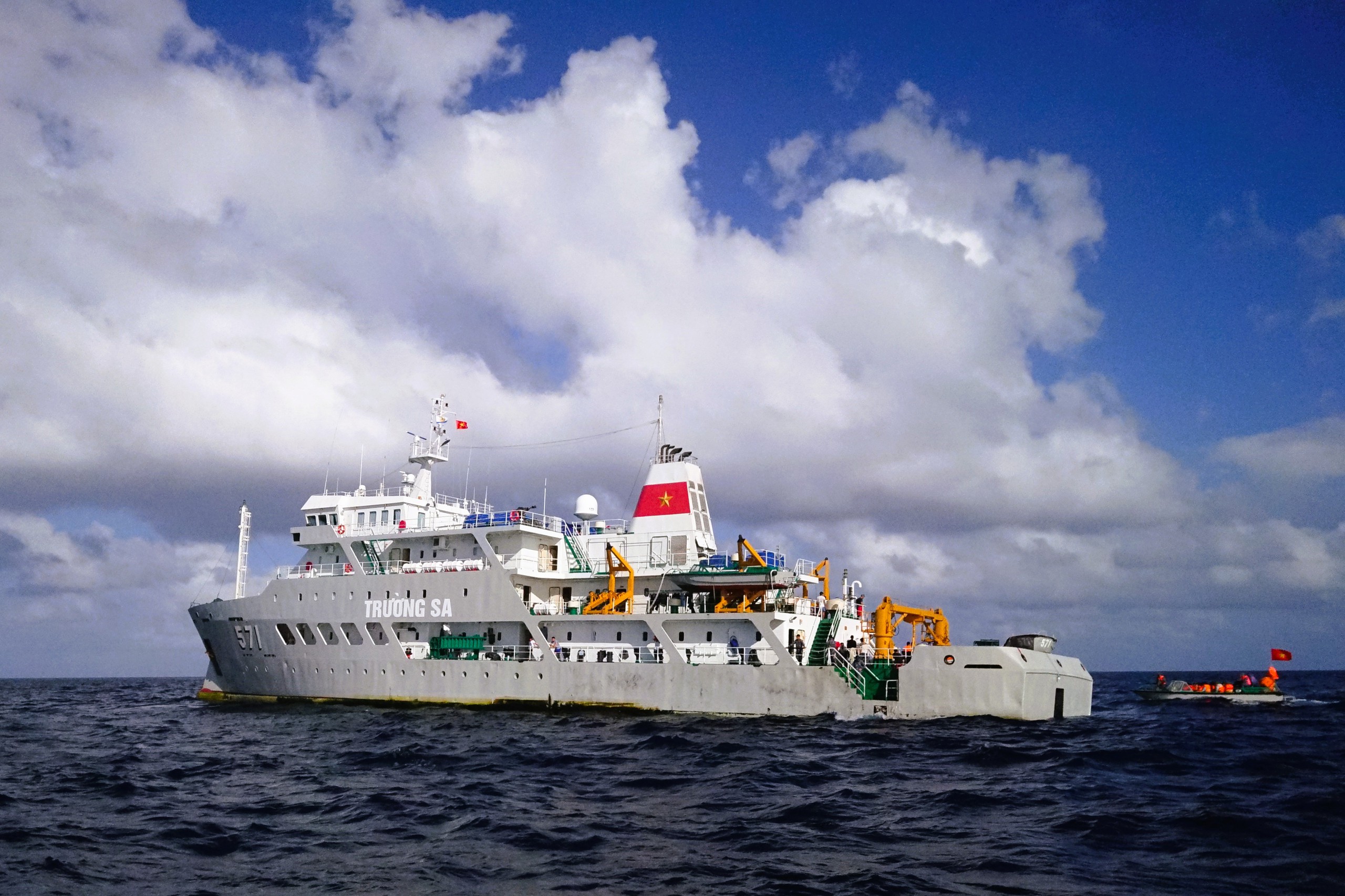 Tết ở Trường Sa - Kỳ 8: Vui xu&acirc;n kh&ocirc;ng qu&ecirc;n nhiệm vụ- Ảnh 8.