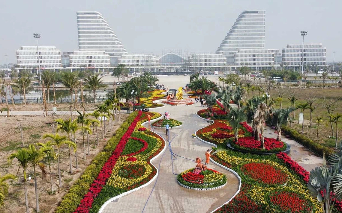 Linh vật ngựa g&acirc;y sốt ở th&agrave;nh phố Cảng- Ảnh 1.