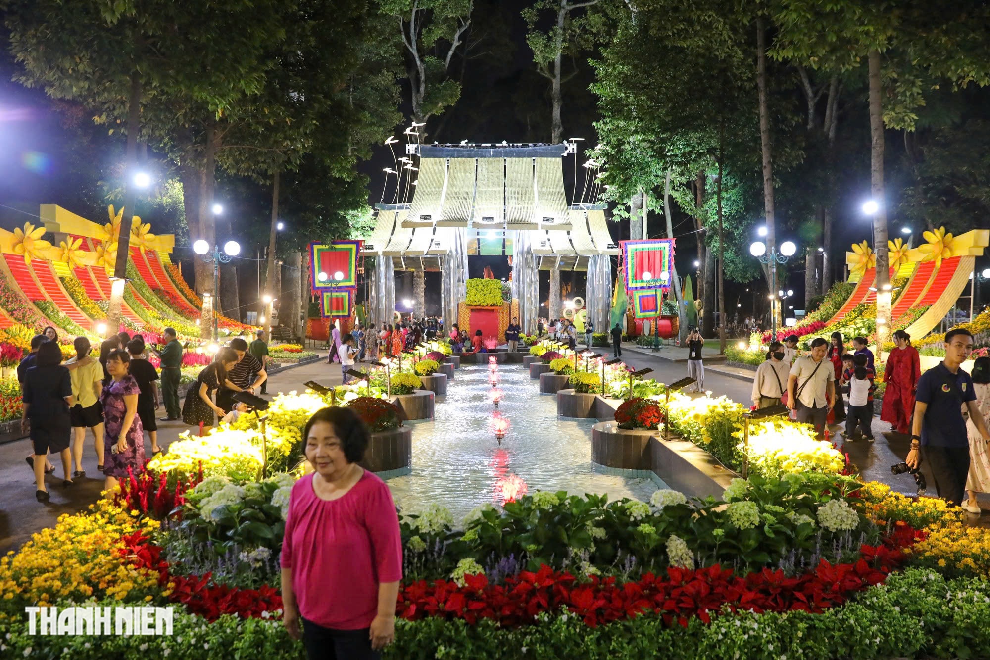 Những ch&uacute; ngựa đua ở L&acirc;m Đồng diễu h&agrave;nh trong đ&ecirc;m khai mạc Hội hoa xu&acirc;n TP.HCM - Ảnh 5.