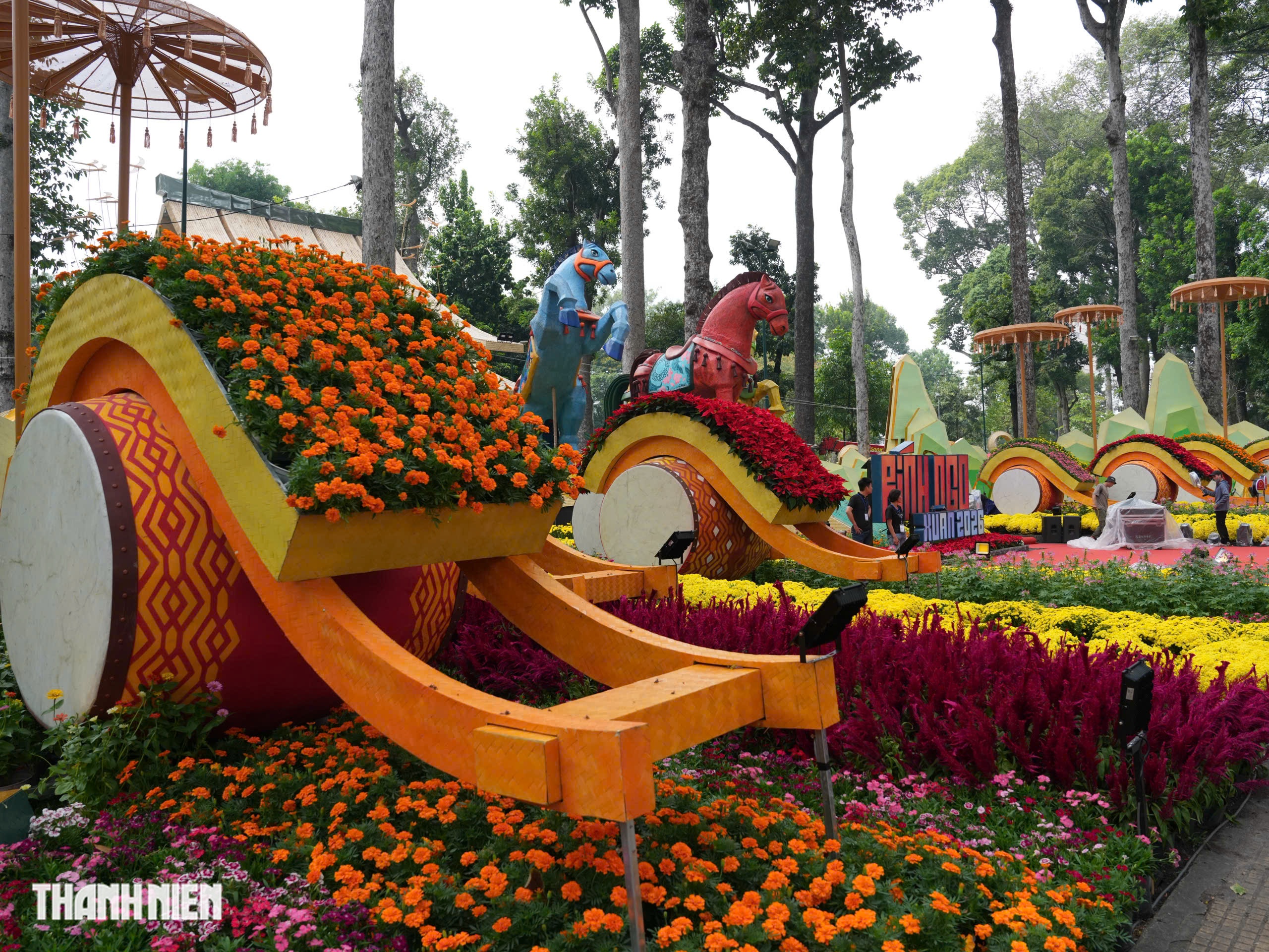 To&agrave;n cảnh Hội hoa xu&acirc;n ở trung t&acirc;m TP.HCM trước giờ khai mạc: B&ecirc;n trong c&oacute; g&igrave;?  - Ảnh 6.