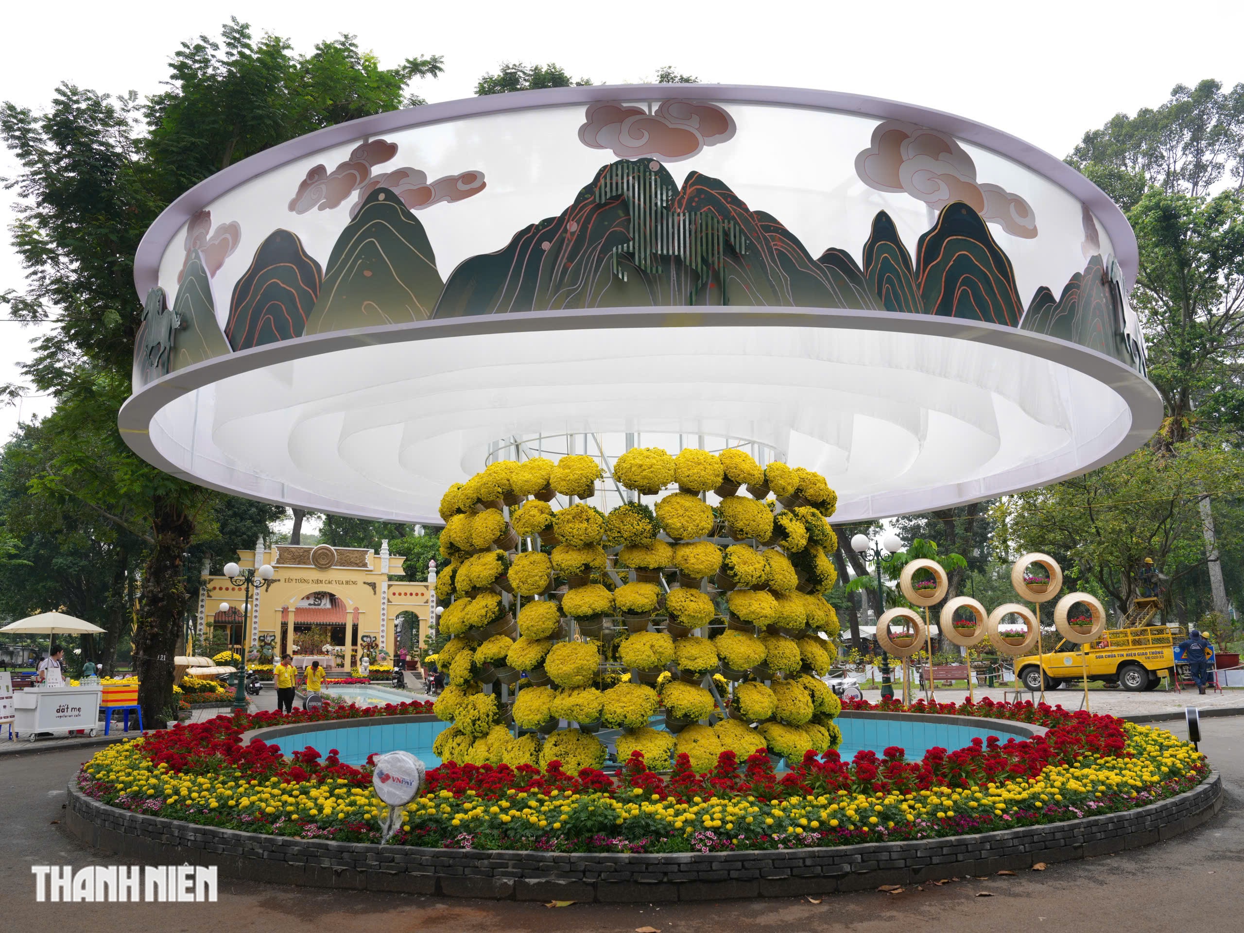 To&agrave;n cảnh Hội hoa xu&acirc;n ở trung t&acirc;m TP.HCM trước giờ khai mạc: B&ecirc;n trong c&oacute; g&igrave;?  - Ảnh 4.