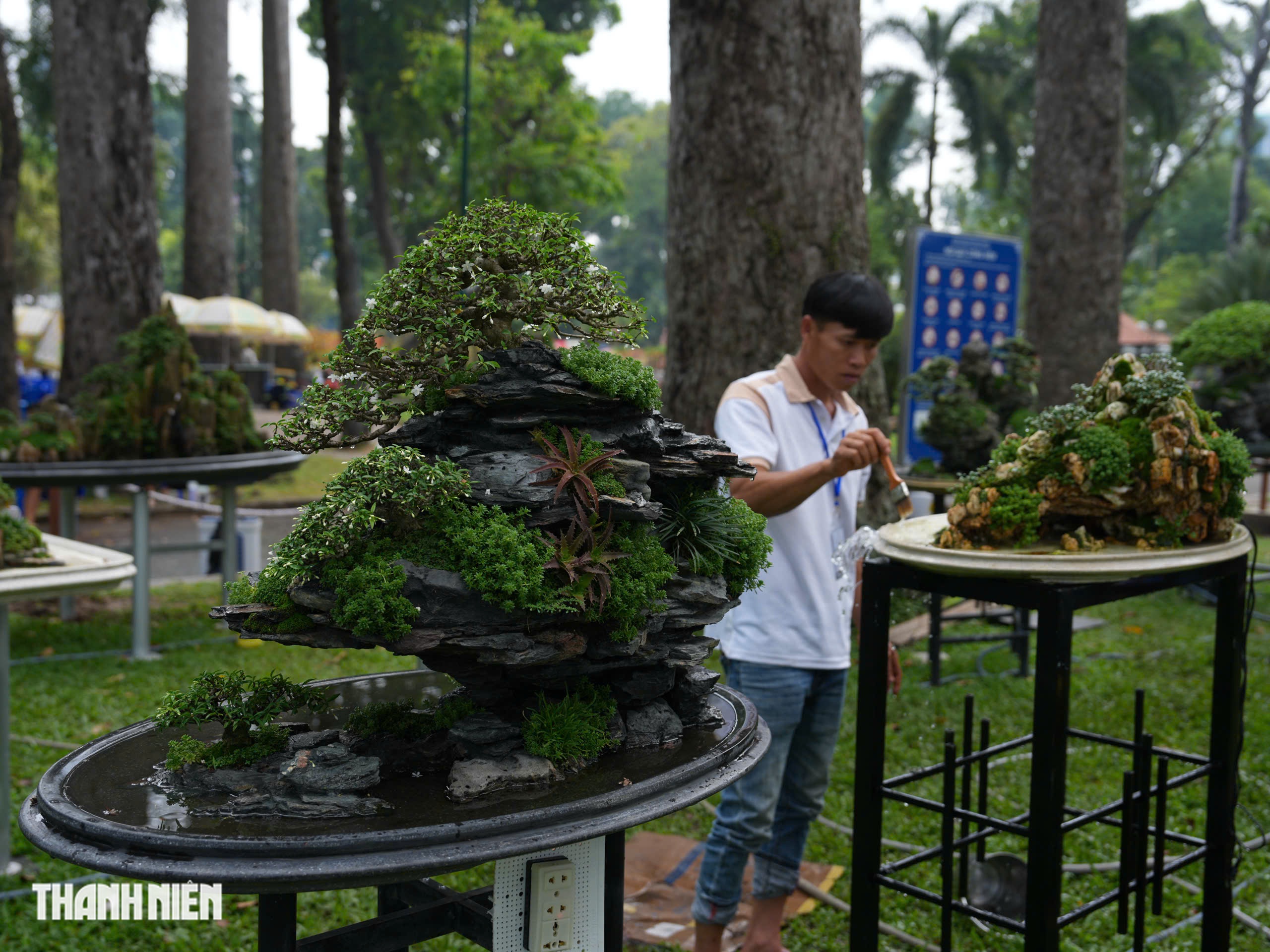 To&agrave;n cảnh Hội hoa xu&acirc;n ở trung t&acirc;m TP.HCM trước giờ khai mạc: B&ecirc;n trong c&oacute; g&igrave;?  - Ảnh 13.