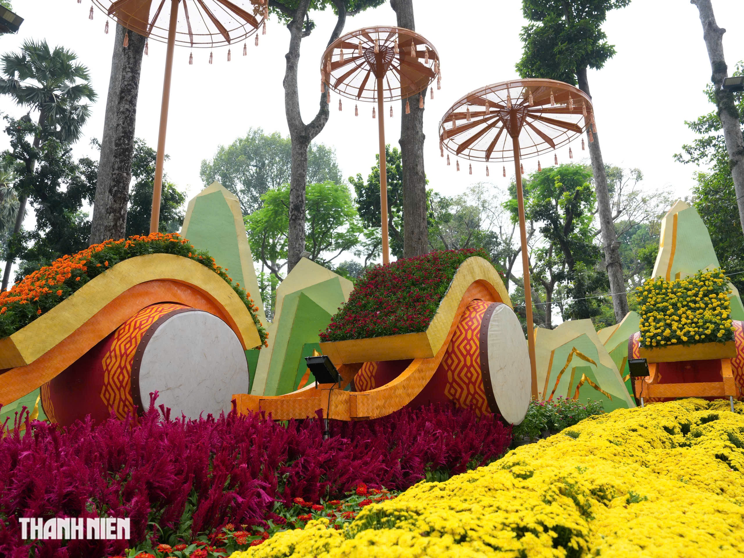 To&agrave;n cảnh Hội hoa xu&acirc;n ở trung t&acirc;m TP.HCM trước giờ khai mạc: B&ecirc;n trong c&oacute; g&igrave;?  - Ảnh 5.