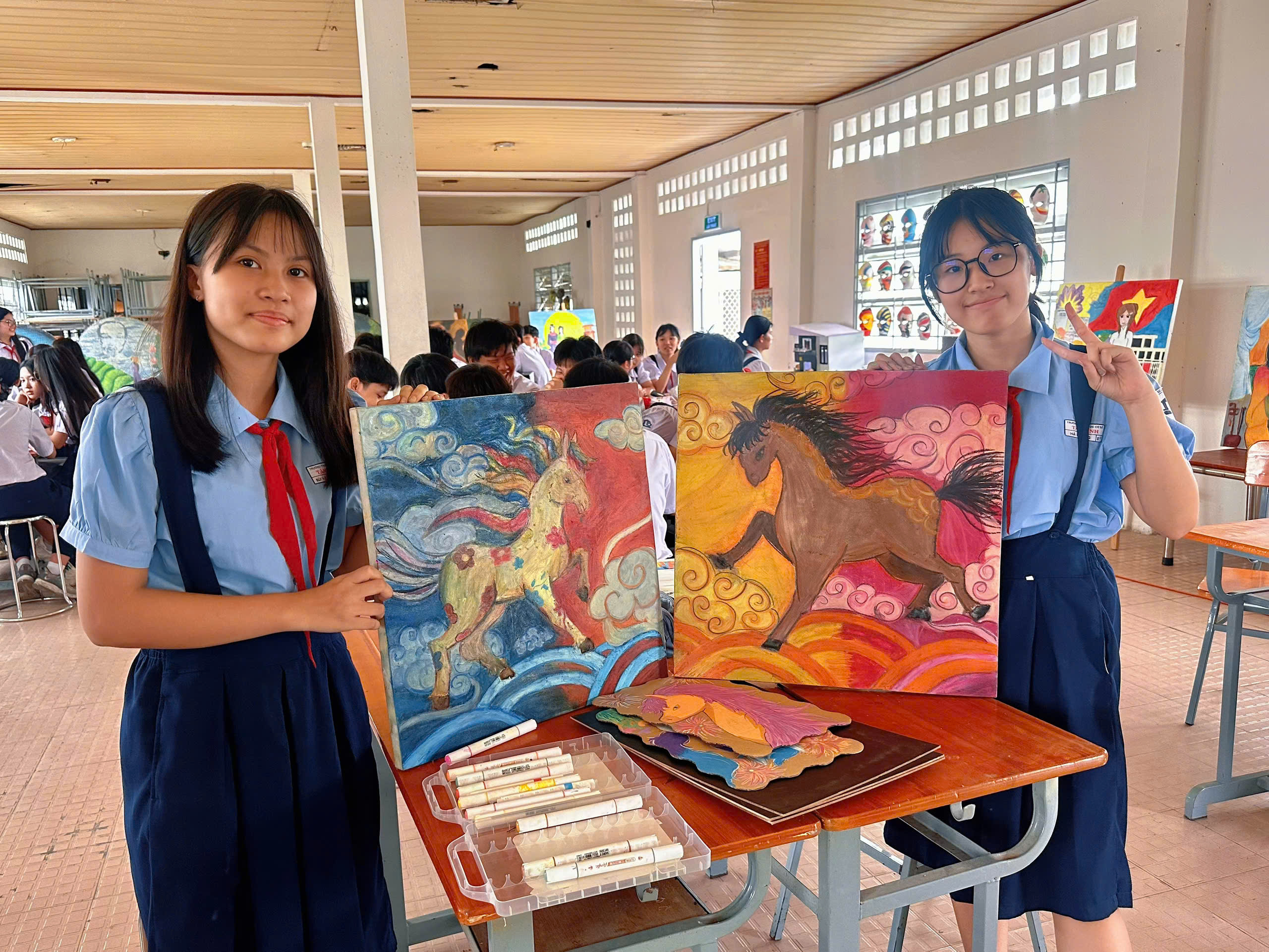 Tết B&iacute;nh Ngọ: Độc đ&aacute;o ngựa trong tranh của học sinh TP.HCM - Ảnh 1.