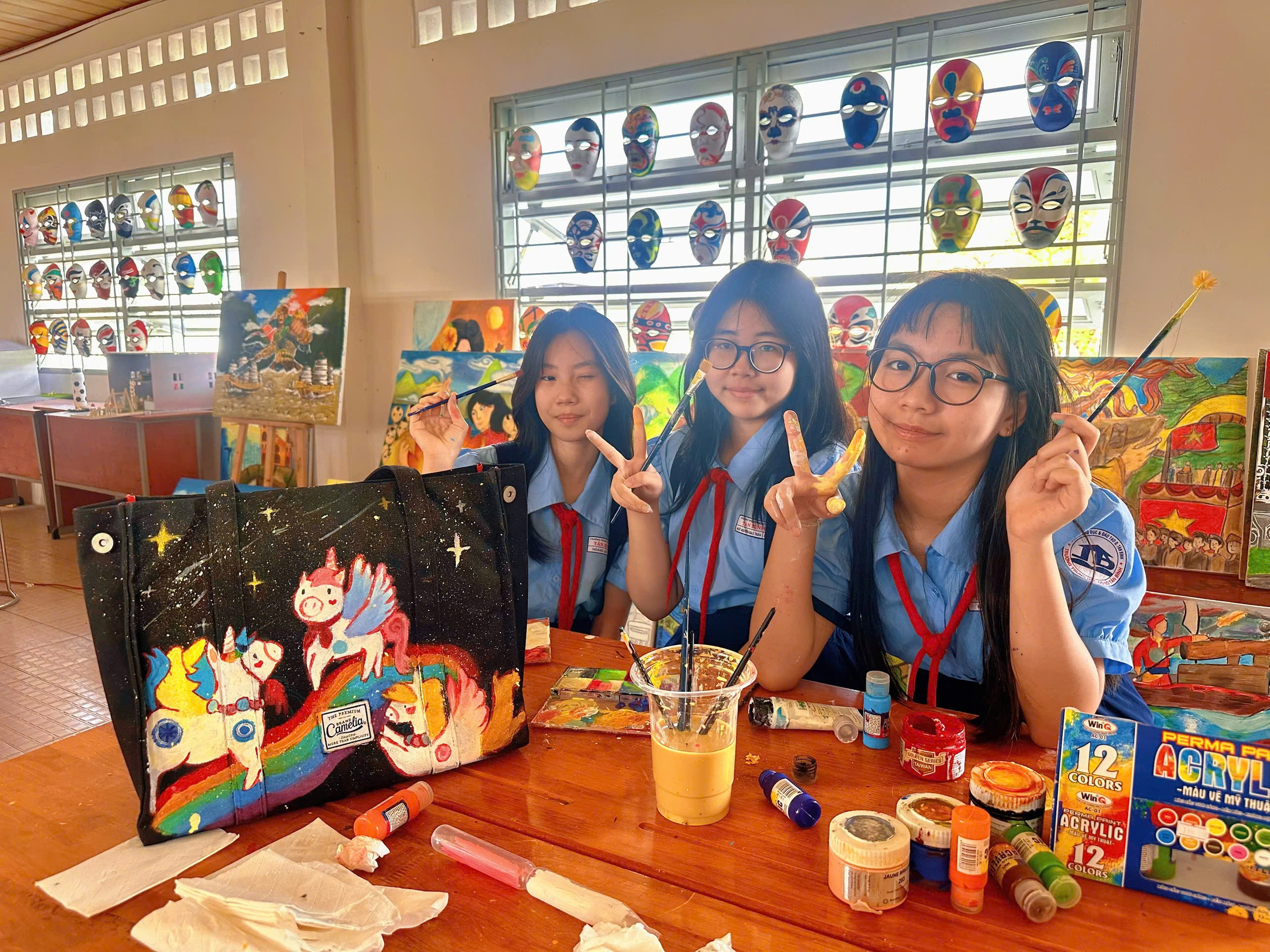 Tết B&iacute;nh Ngọ: Độc đ&aacute;o ngựa trong tranh của học sinh TP.HCM - Ảnh 9.