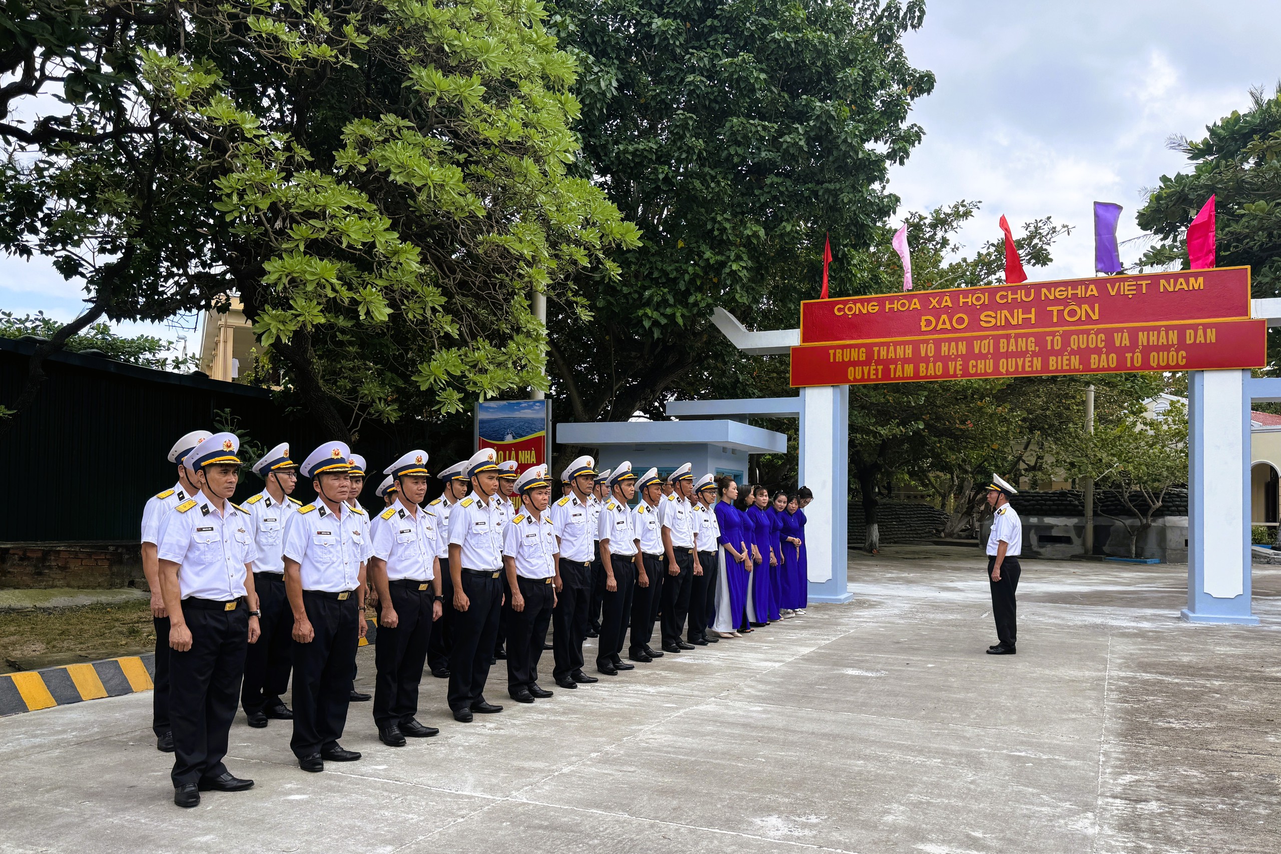 Tết ở Trường Sa - Kỳ 7: Ươm b&agrave;ng vu&ocirc;ng, Sinh Tồn xanh xanh- Ảnh 8.