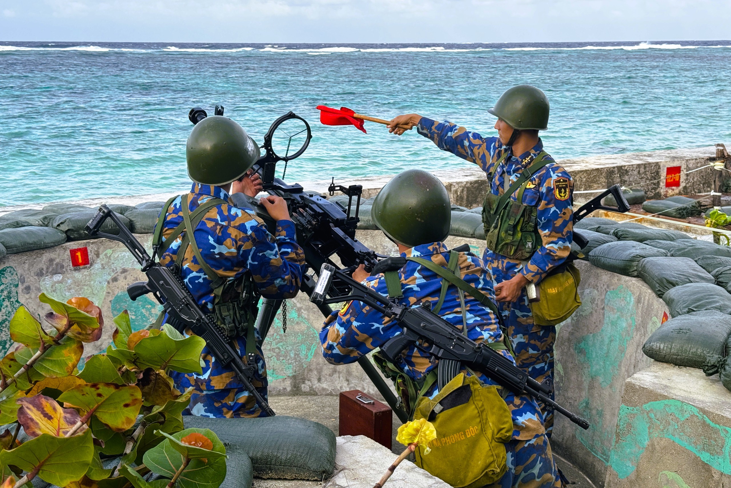 Tết ở Trường Sa - Kỳ 8: Vui xu&acirc;n kh&ocirc;ng qu&ecirc;n nhiệm vụ- Ảnh 15.