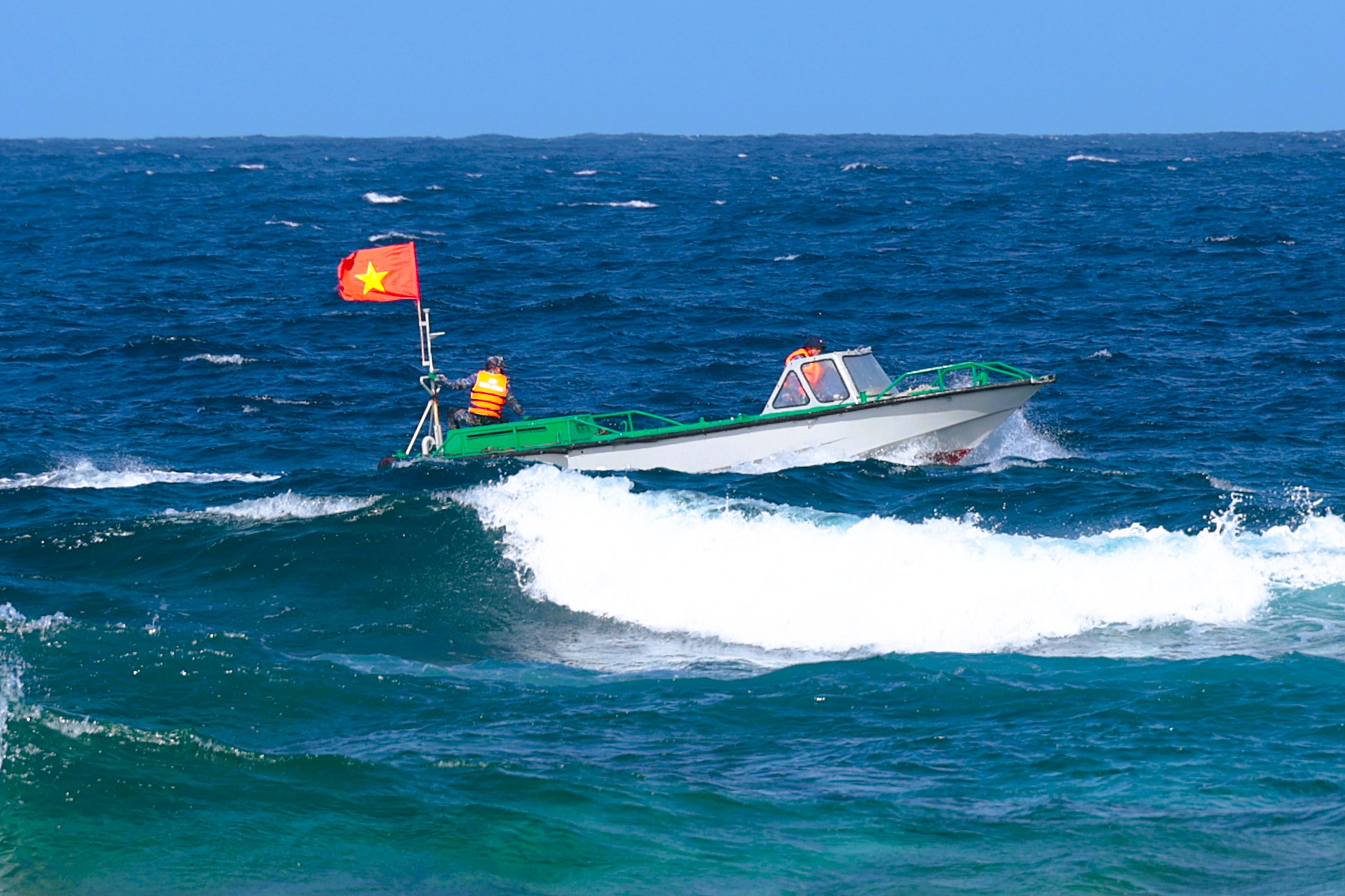 Tết ở Trường Sa - Kỳ 8: Vui xu&acirc;n kh&ocirc;ng qu&ecirc;n nhiệm vụ- Ảnh 10.