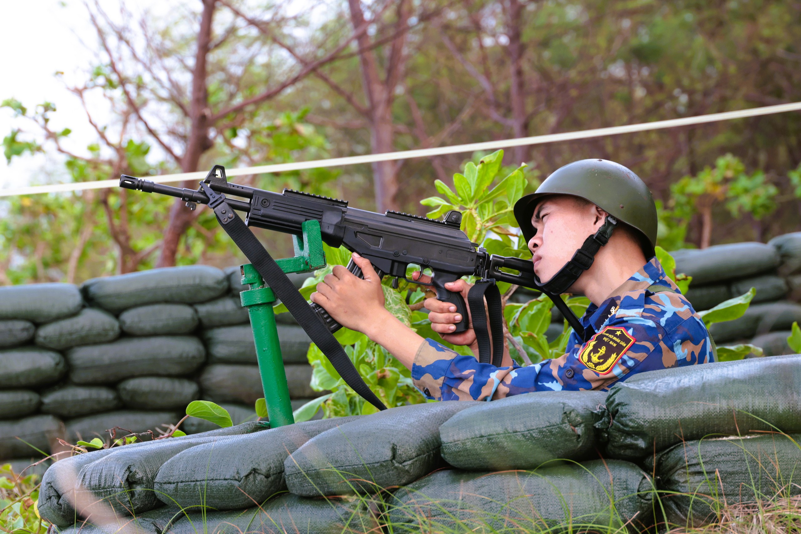 Tết ở Trường Sa - Kỳ 8: Vui xu&acirc;n kh&ocirc;ng qu&ecirc;n nhiệm vụ- Ảnh 18.