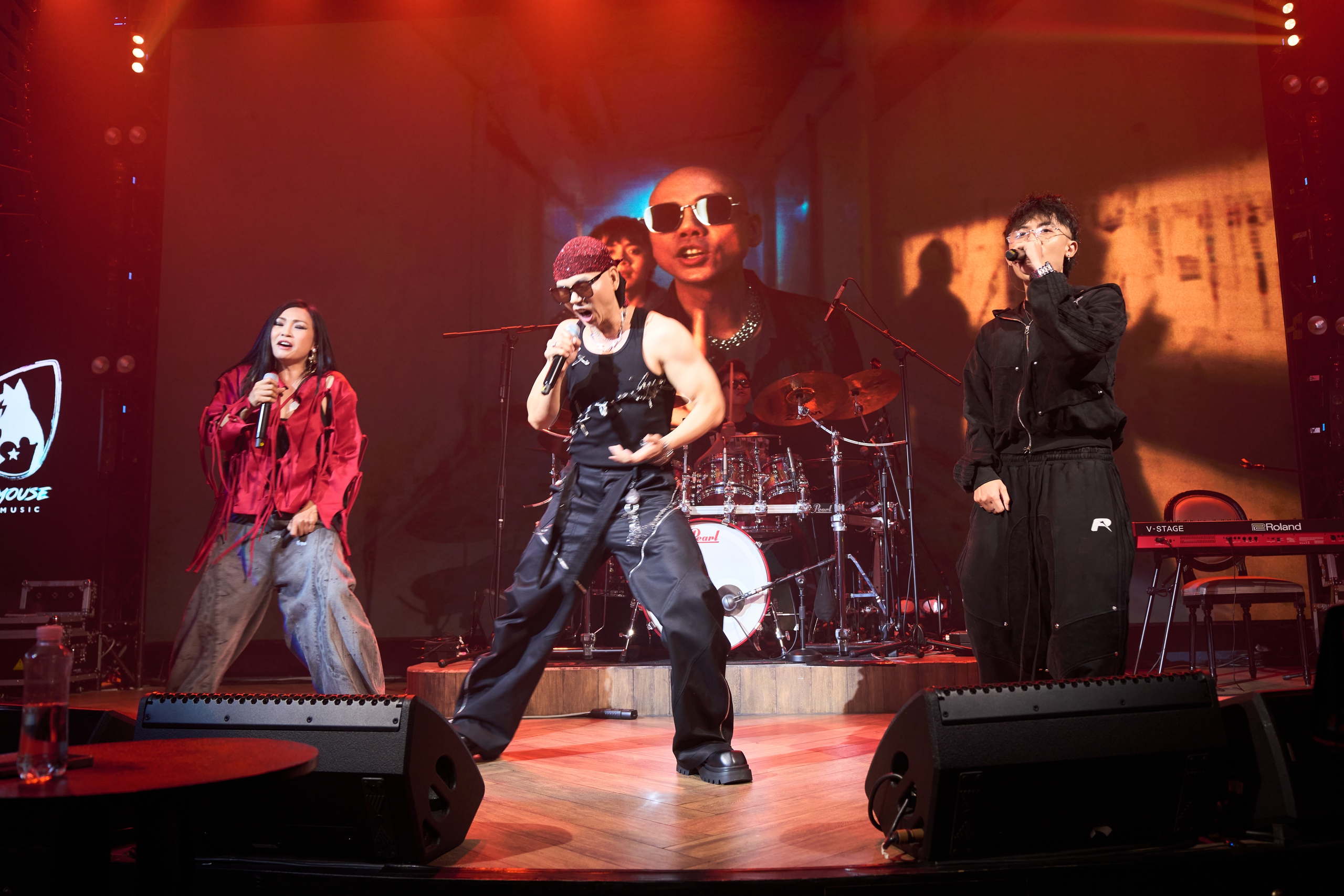 Phan Đinh Tùng tặng nhẫn, tiết lộ mối ơn với Phương Thanh lúc khó khăn - Ảnh 2.