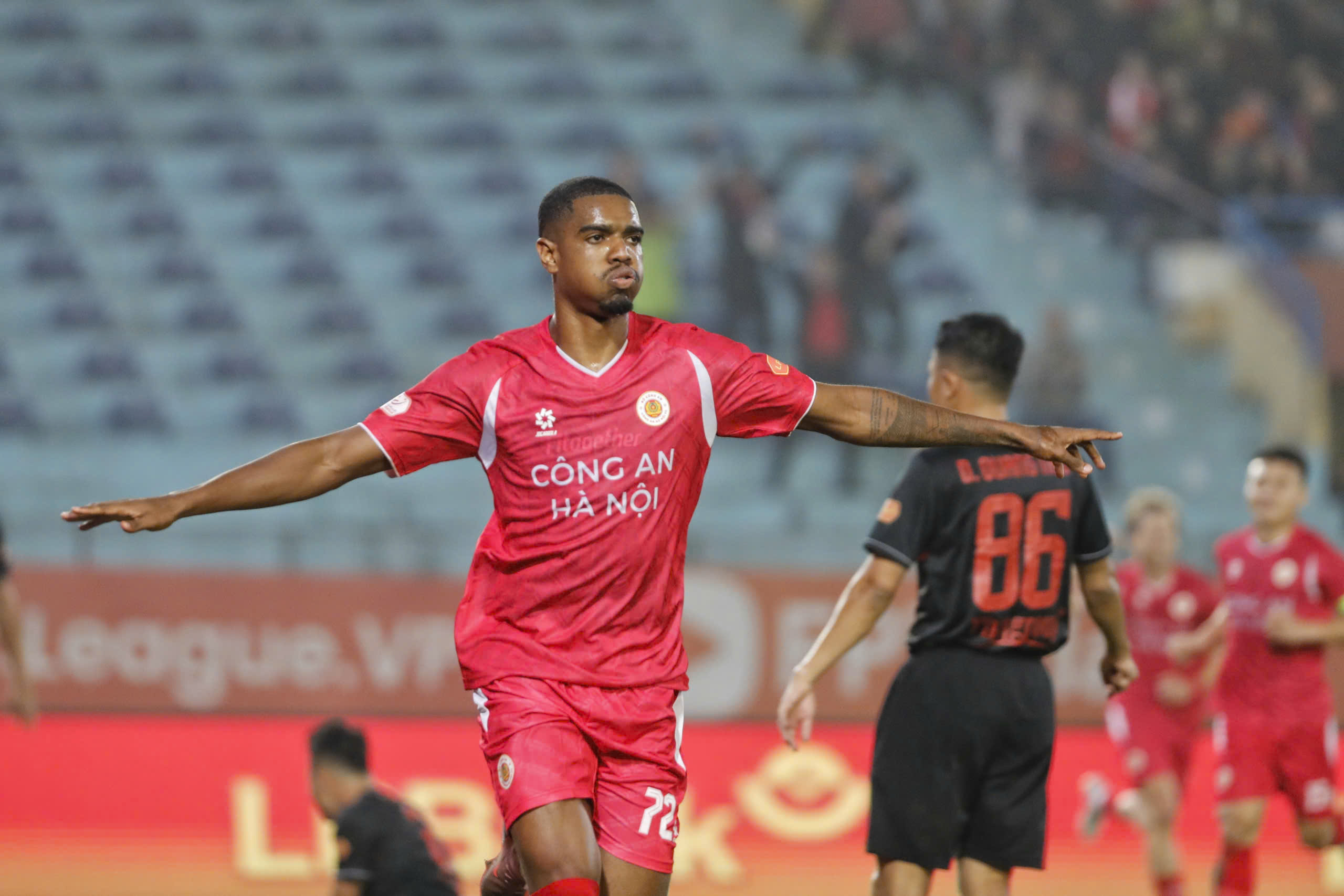 Cuộc đua vô địch V-League vẫn khốc liệt: CLB CAHN nắm lợi thế lớn, Nam Định hết sạch cơ hội- Ảnh 2.