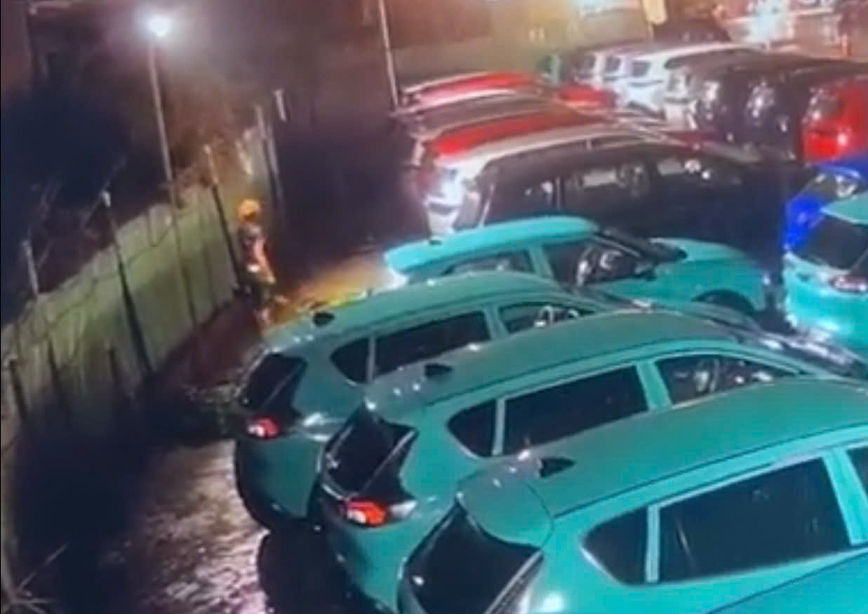 5 giờ Công an TP.HCM truy bắt nghi phạm cướp giật tiệm vàng - Ảnh 2.