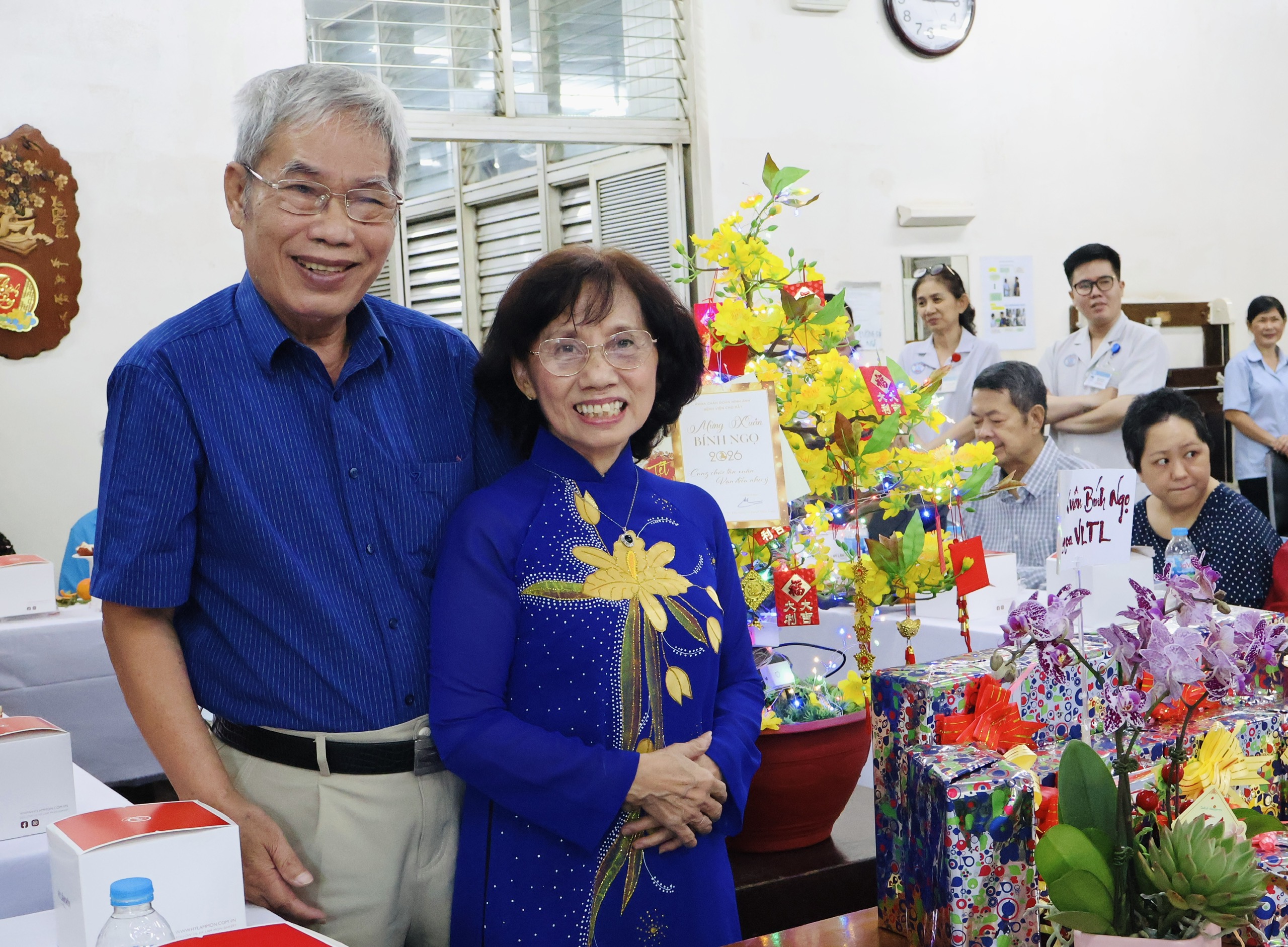 Tiệc tất ni&ecirc;n đặc biệt ở Bệnh viện Chợ Rẫy: Khoảnh khắc khiến bệnh nh&acirc;n nghẹn ng&agrave;o - Ảnh 4.