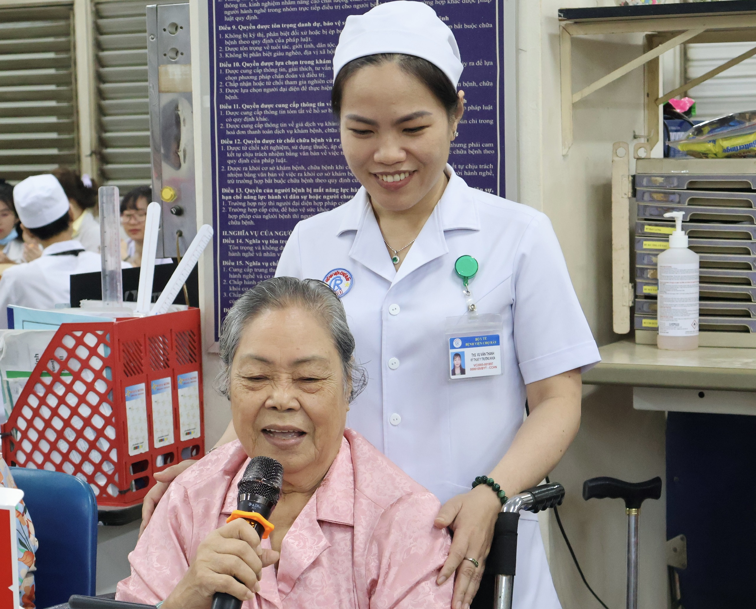 Tiệc tất ni&ecirc;n đặc biệt ở Bệnh viện Chợ Rẫy: Khoảnh khắc khiến bệnh nh&acirc;n nghẹn ng&agrave;o - Ảnh 5.