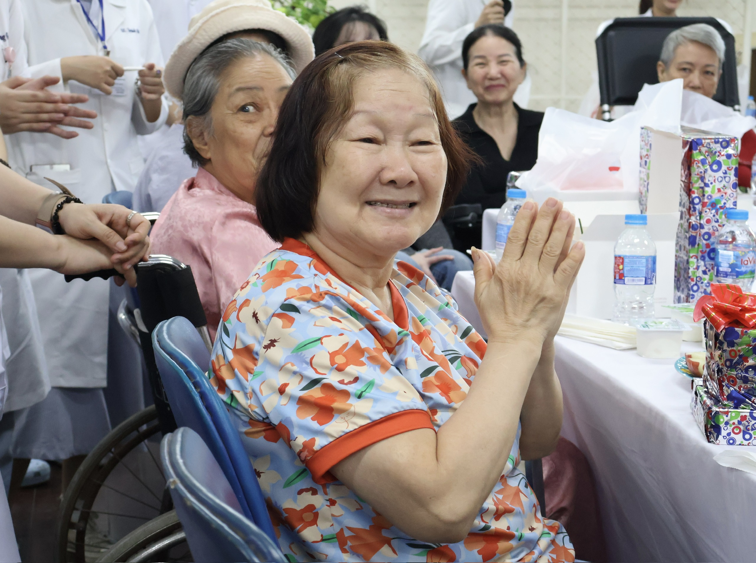 Tiệc tất ni&ecirc;n đặc biệt ở Bệnh viện Chợ Rẫy: Khoảnh khắc khiến bệnh nh&acirc;n nghẹn ng&agrave;o - Ảnh 9.