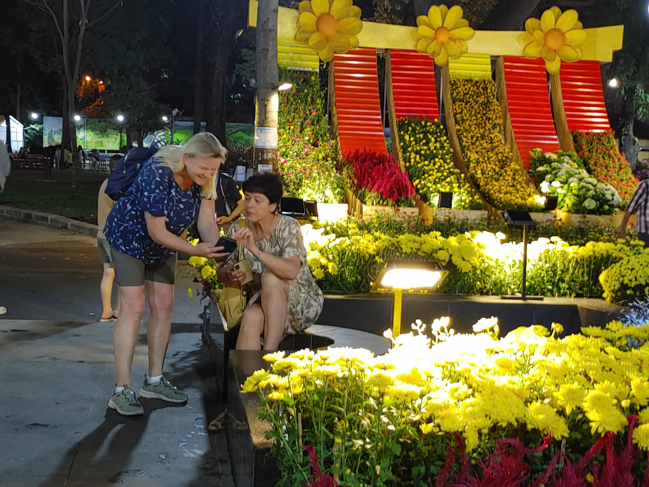 Hội hoa xuân Tao Đàn 46 khai mạc, rực rỡ sắc Ngọ giữa lòng TP.HCM- Ảnh 3.