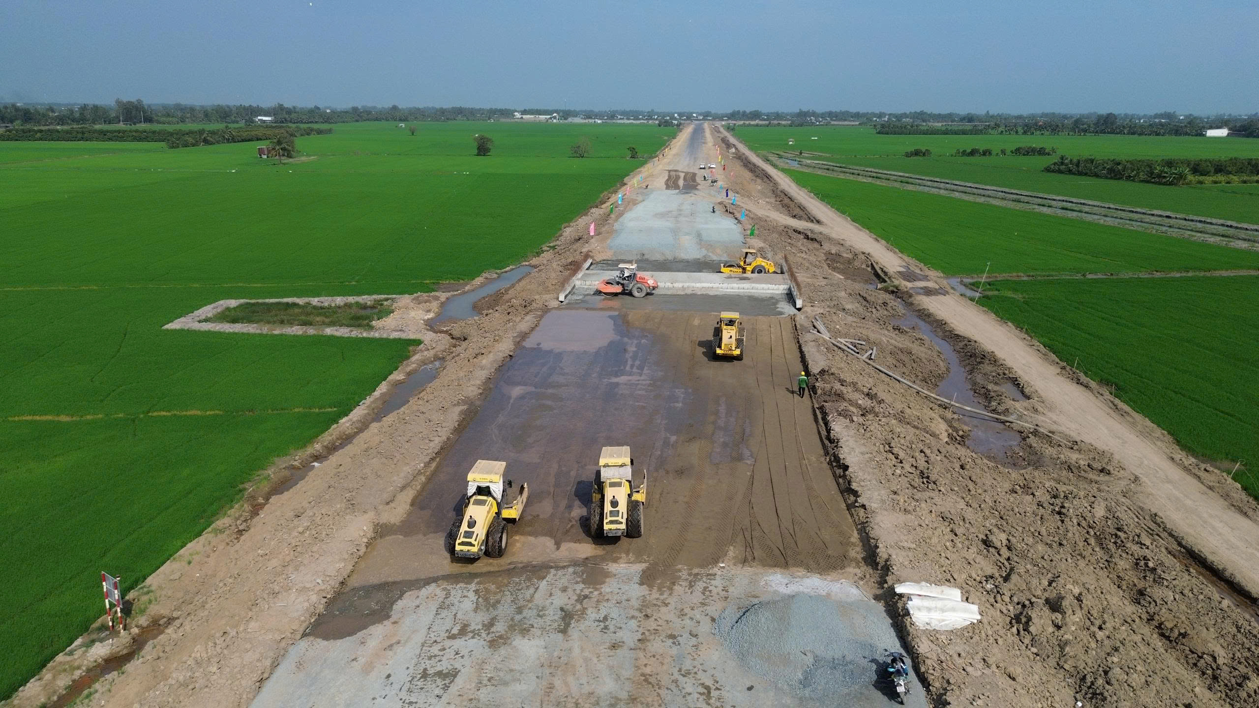 Cao tốc Châu Đốc – Cần Thơ – Sóc Trăng: Hơn 200 người làm việc xuyên Tết - Ảnh 3.