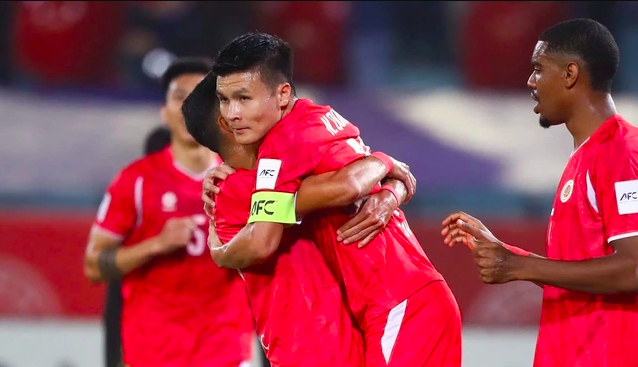 Quang Hải cùng Đình Bắc và CLB CAHN sẽ đối đầu đội của Ronaldo, nếu…
- Ảnh 1. Quang Hải cùng Đình Bắc và CLB CAHN sẽ đối đầu đội của Ronaldo, nếu…
- Ảnh 1.