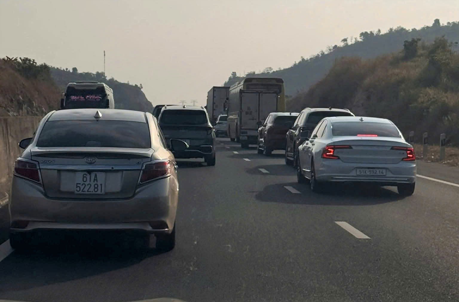 5 lỗi vi phạm luật giao thông tài xế dễ mắc phải do tâm lý ‘vội về quê’- Ảnh 3. 5 lỗi vi phạm luật giao thông tài xế dễ mắc phải do tâm lý ‘vội về quê’- Ảnh 3.