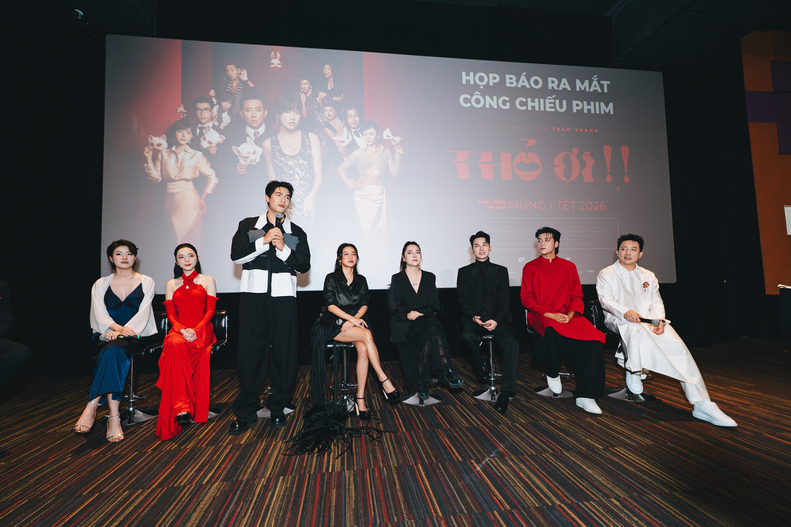 Cảnh nóng trong phim tết của Trấn Thành - Ảnh 1.