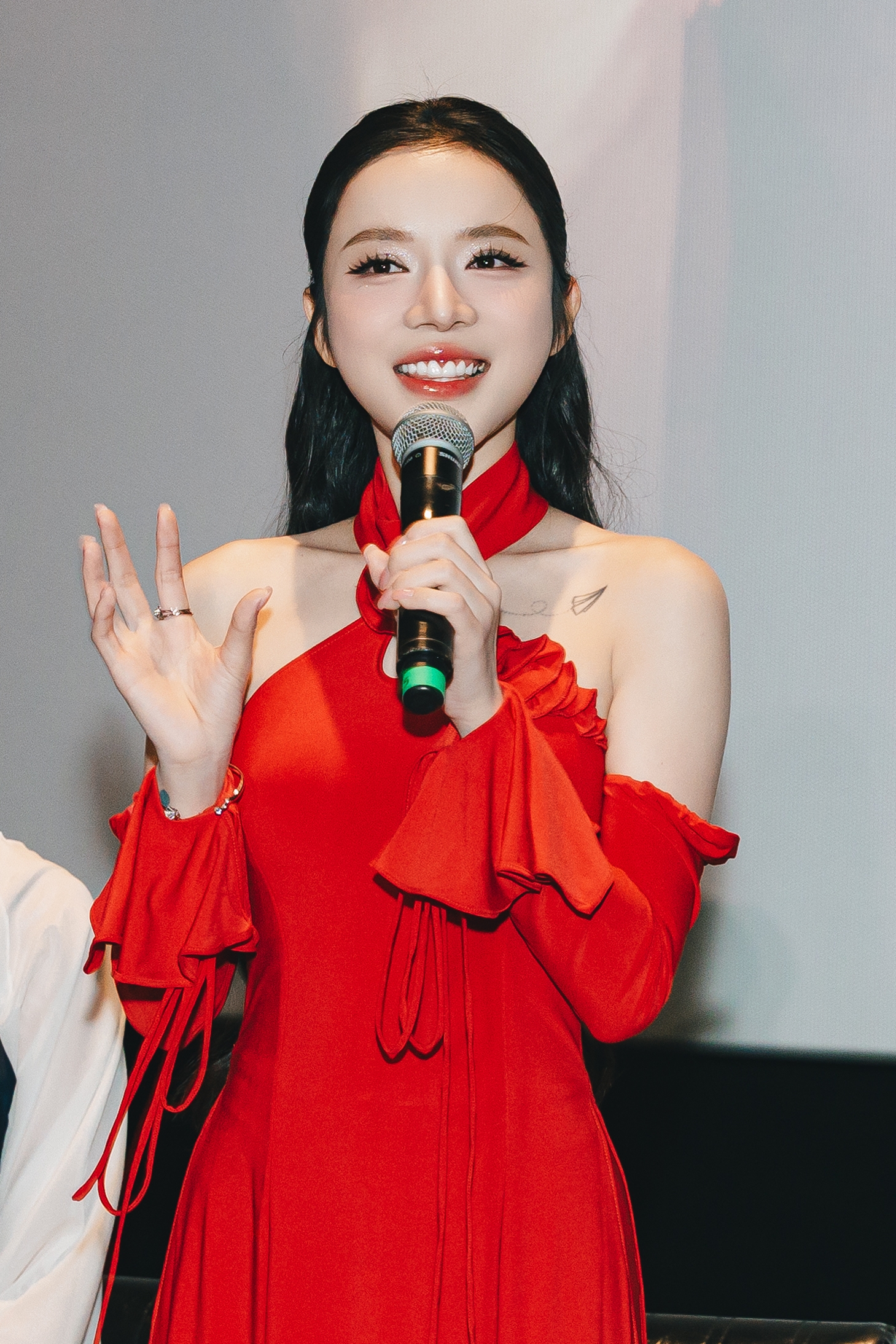 Cảnh nóng trong phim tết của Trấn Thành - Ảnh 2.