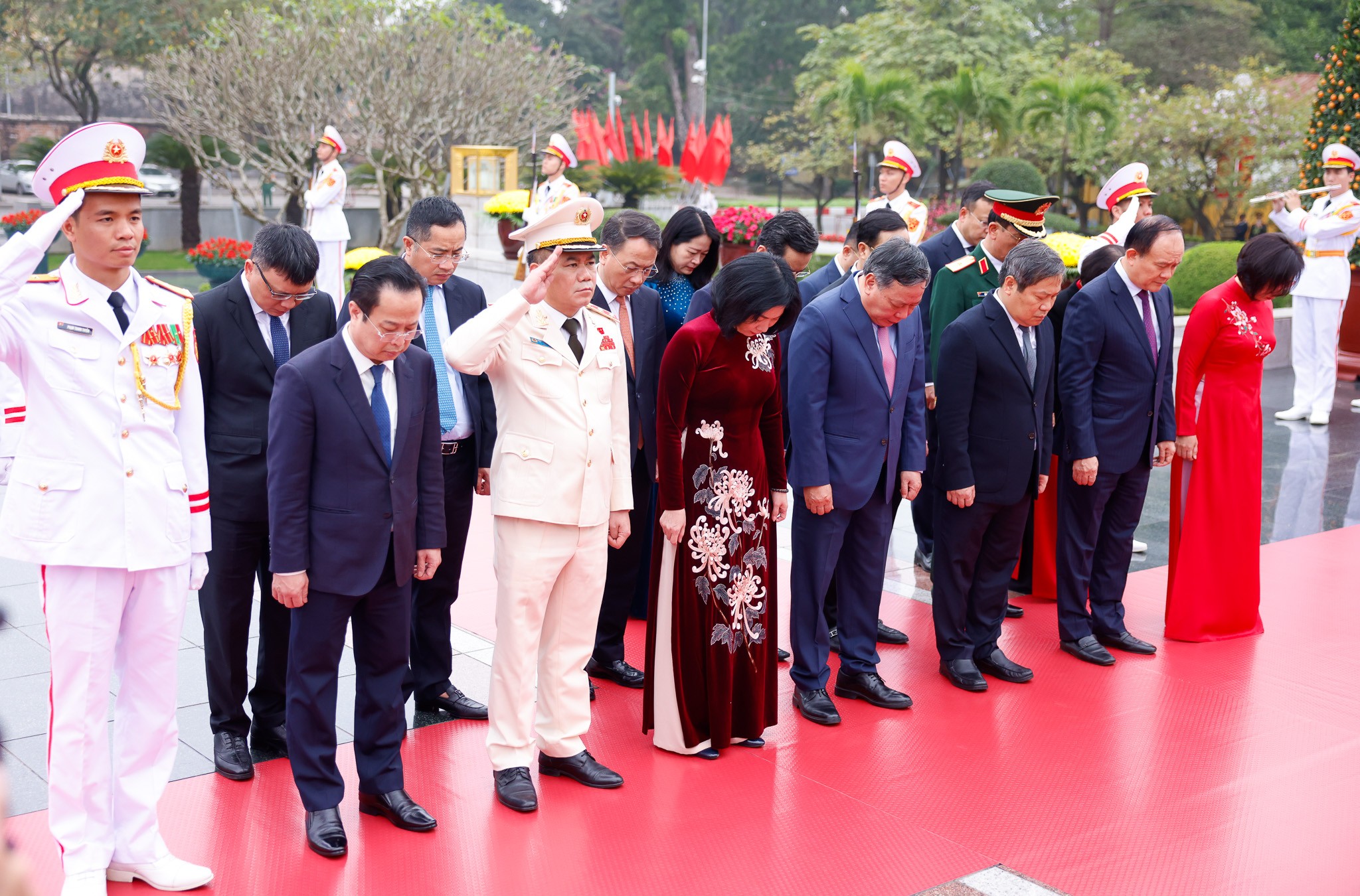 L&atilde;nh đạo Đảng, Nh&agrave; nước viếng Chủ tịch Hồ Ch&iacute; Minh- Ảnh 6.